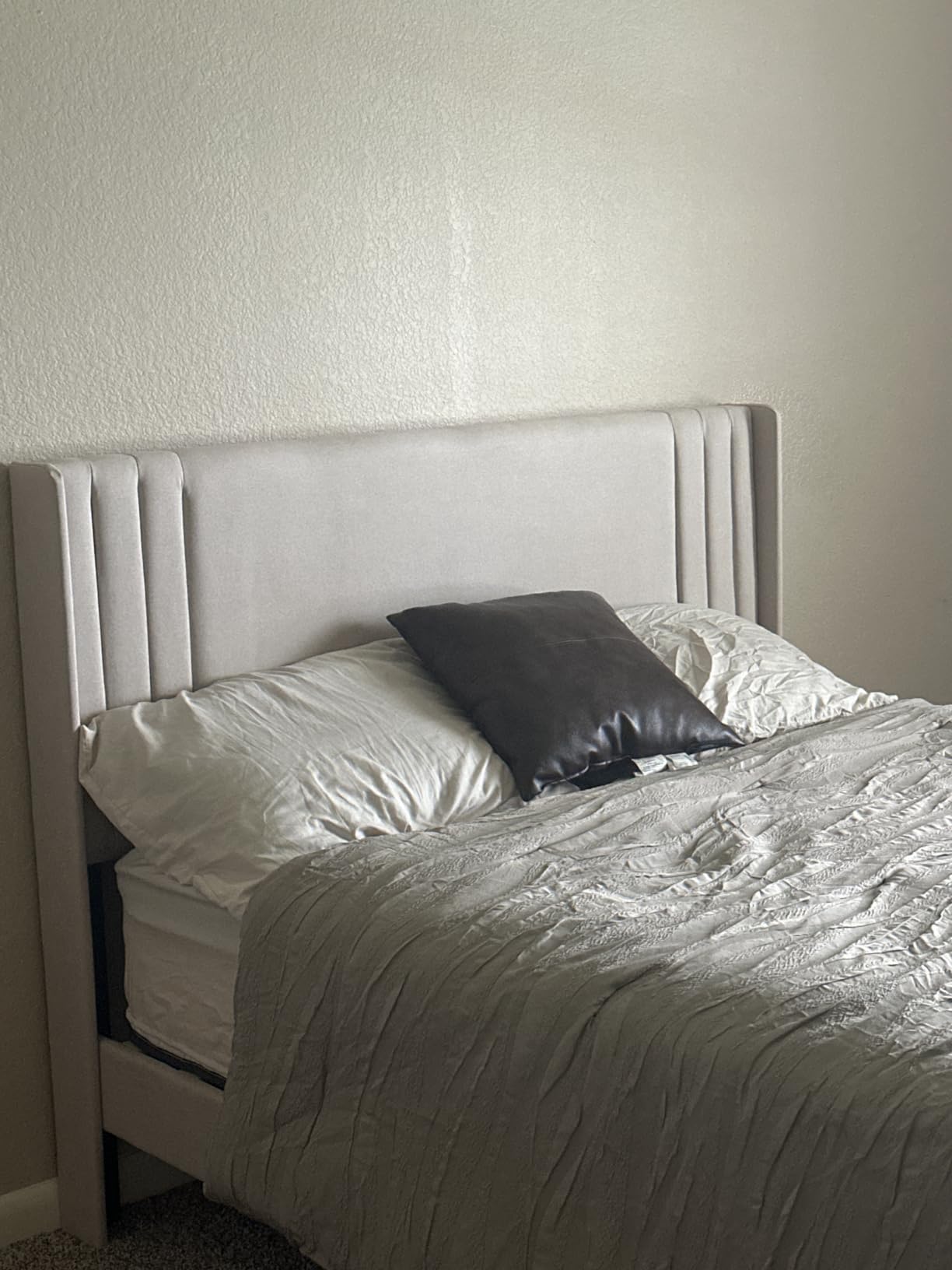 Gizoon Queen Bed Frame with Wingback Headboard, Upholstered Platform Bed | Bed Frame with Padded Headboard, Wooden Slats, Noise-Free, No Box Spring Needed, Easy Assembly, Beige customer photo 1