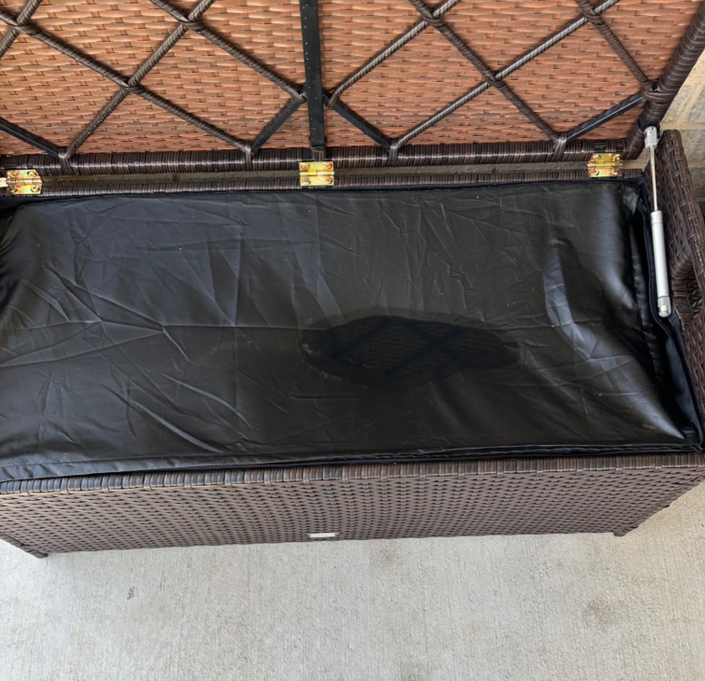 Tangkula 34 Gallon Outdoor Storage Bench with Seat Cushion, Patio Mix Brown Wicker Deck Box with Waterproof Liner and Side Handles, Outdoor Storage Bench for Cushions, Garden Tools, Pool Accessories customer photo 1