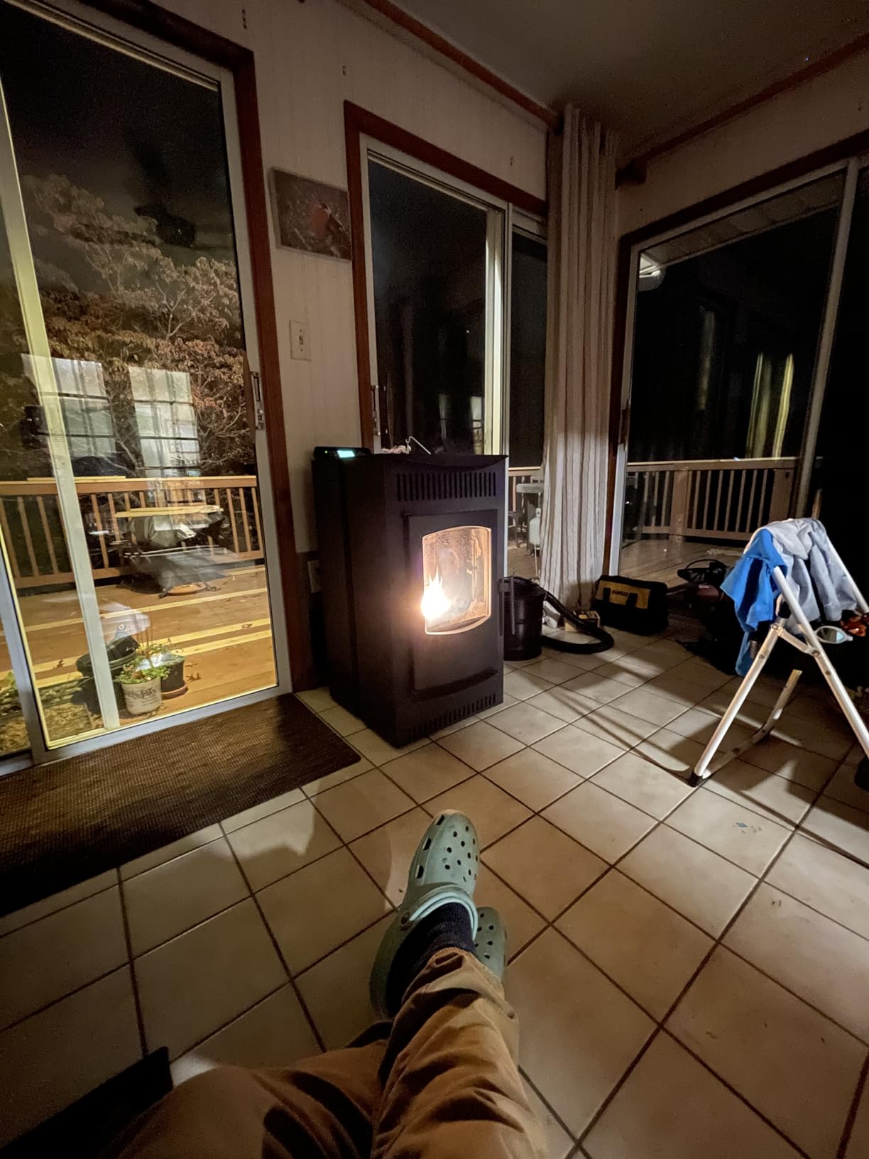 Castle 41278 Serenity Pellet Stove, 1,500 sq. ft. Heating Capability, Smart Controller with Manual/Weekly/Thermostat/Eco Modes, 40lb Hopper, Easy Clean Design, Black customer photo 1