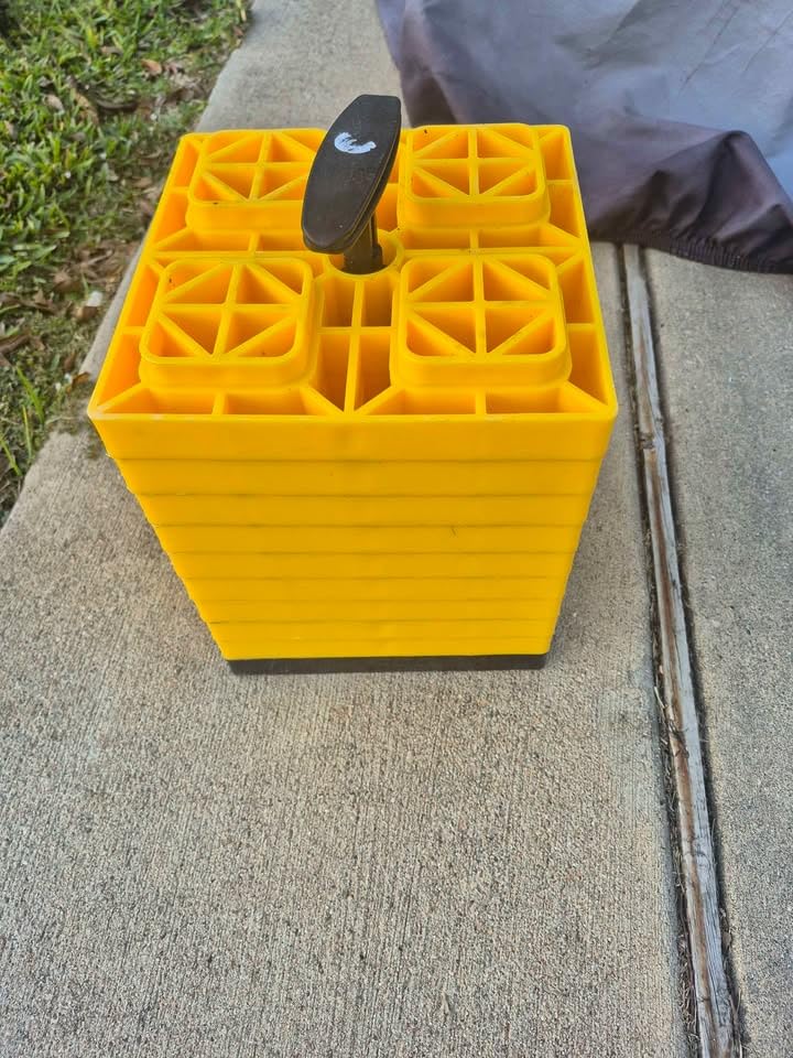 OULEME 12-Pack RV Leveling Blocks, Stackable Camper Trailer Leveler, Yellow customer photo 2
