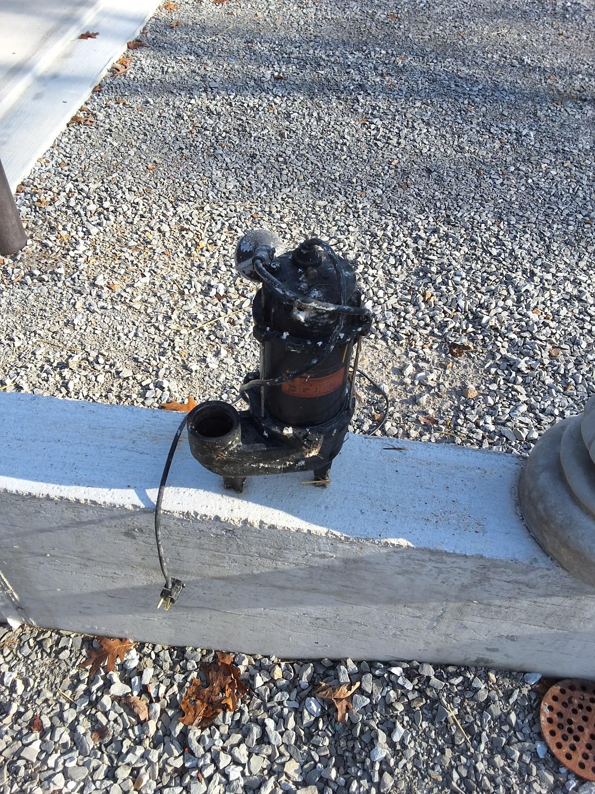 1/2 HP Submersible Sewage Pump 6000 GPH Auto Vertical Float Switch | Cast Iron Effluent Pump, Piggyback Plug, 115V, 2'' NPT Discharge, Sump Pump for Sump Basin, Basement, Residential Sewage customer photo 2