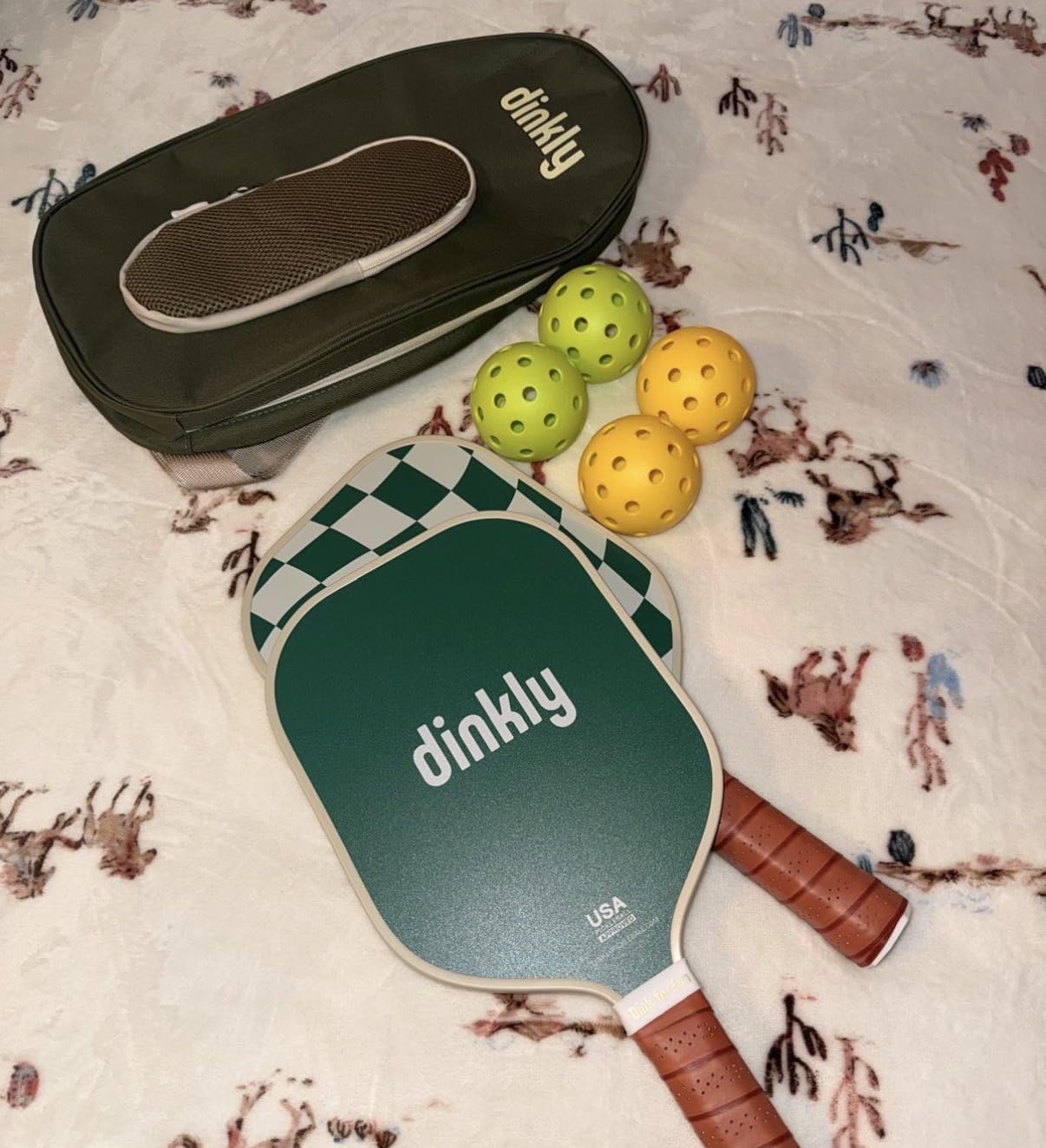 Pickleball Paddles Set of 2/4- USAPA Approved Graphite/Fiberglass Pickleball Racket, 2 Pickleball Rackets, 4 Balls and 1 Portable Carry Bag, Aesthetic Pickle Ball Set for Men Women Beginners customer photo 1