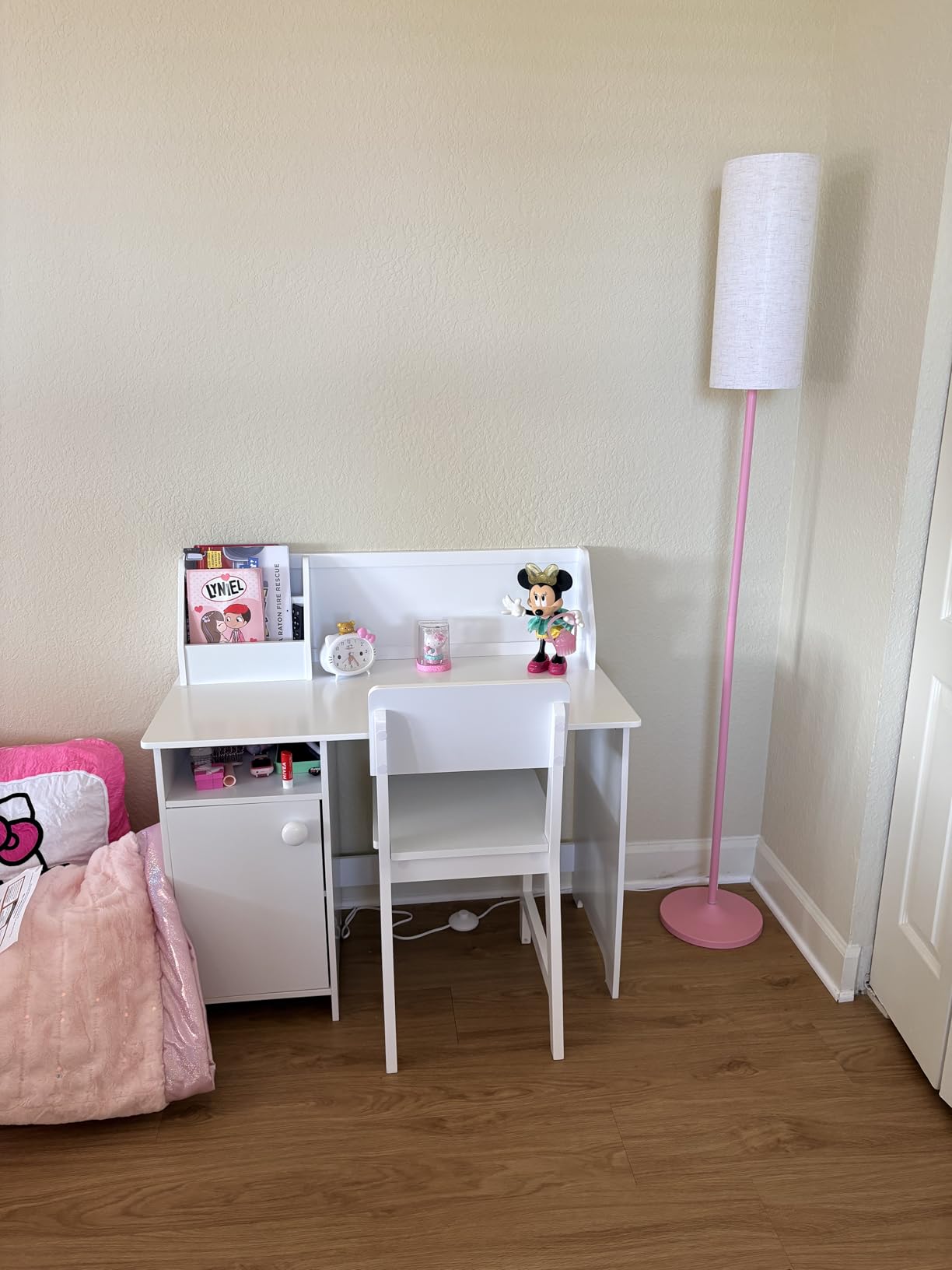 UTEX Wooden Kids Desk and Chair Set with Hutch and Storage for Ages 5-12 customer photo 1