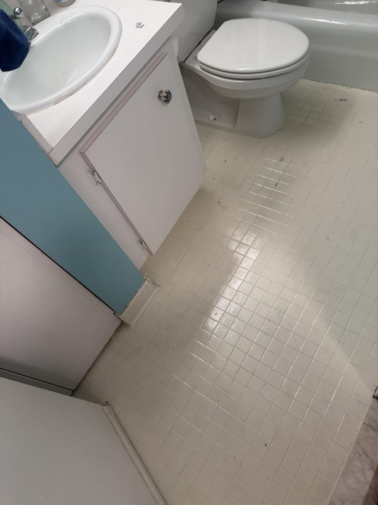 FloorPops x Chris Loves Julia 12-in by 12-in Bonneville Grey & White Marble Peel & Stick Floor Tiles, FP4421 customer photo 2