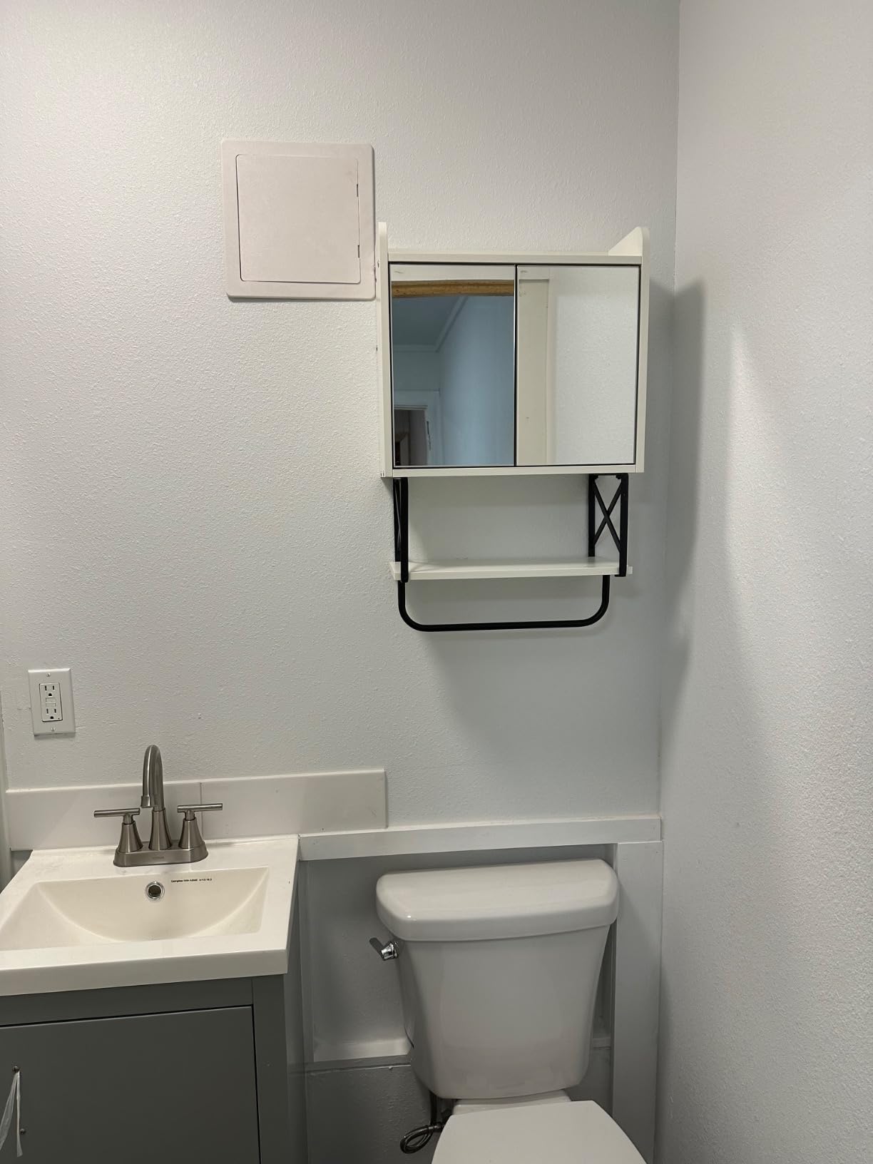 HOOBRO Medicine Wall Cabinet with Mirror, Bathroom Storage Cabinet with Hidden Space and Towel Bar, Double Mirrored Doors, Detachable Shelf, for Bathroom, Living Room, White BW41CW01 customer photo 1