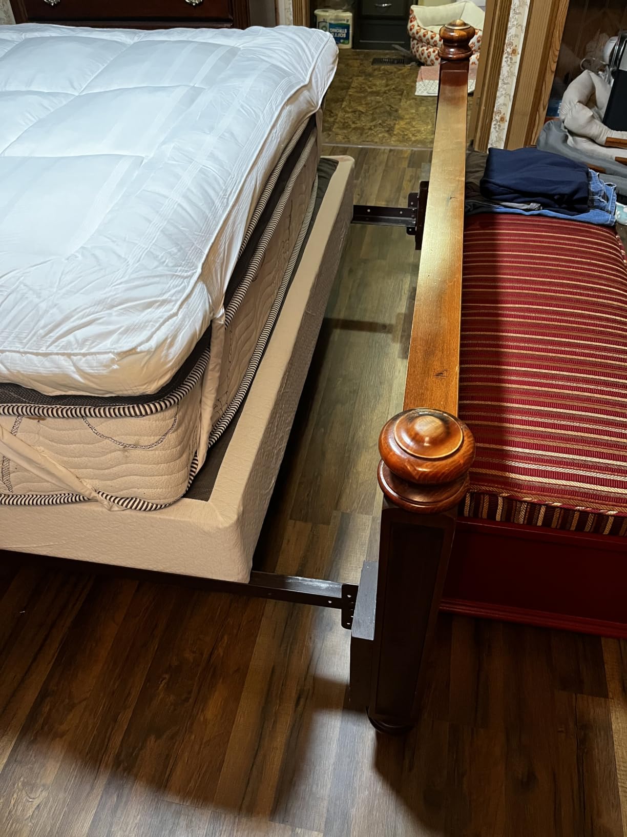 ALDRICH 7 Inch Box Spring King Heavy Duty Metal Mattress Foundation | 3000lbs Weight Capacity, with Easy Clean Cover, Heavy Duty Metal, Non-Slip, No Noise, Easy Assembly customer photo 1