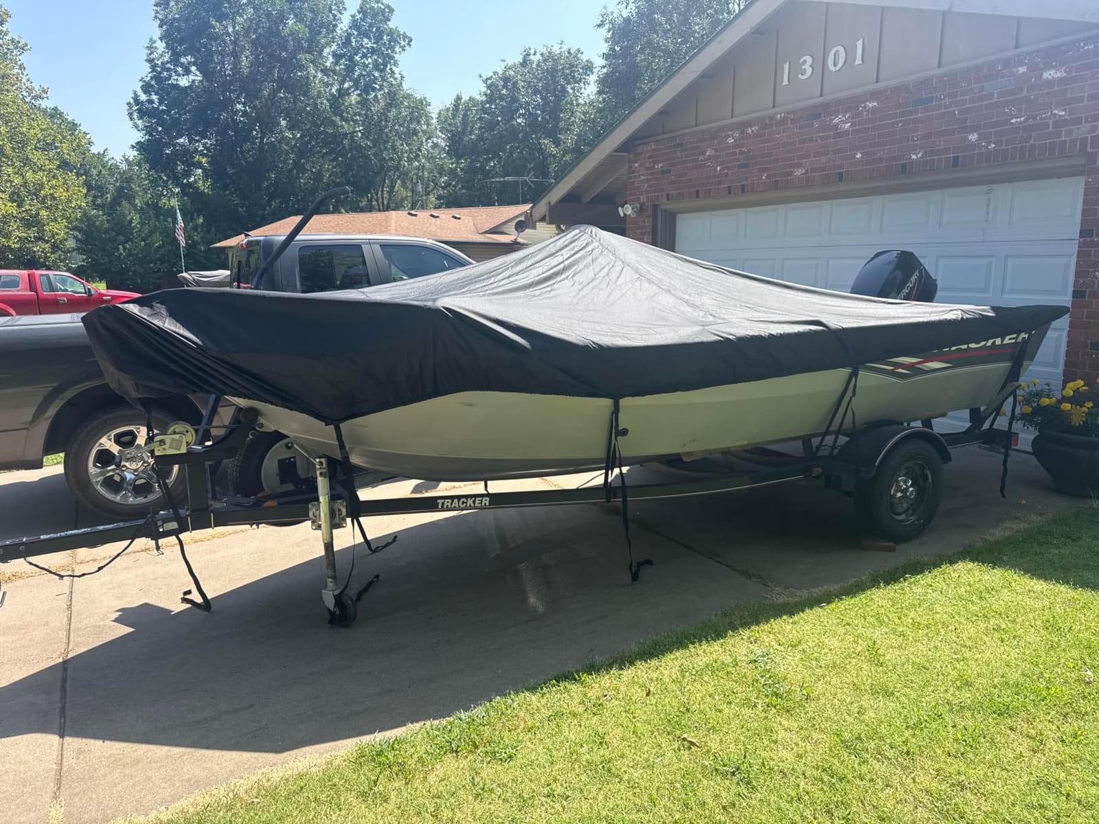 Boat Cover 14-16 ft, 1200D Waterproof V-Hull, Gray | Fits 14 foot 15ft 16 ft Bass Tracker Boat, Heavy Duty, UV & Tear-Resistant, Air Vents, 11 Straps & Motor Cover customer photo 1