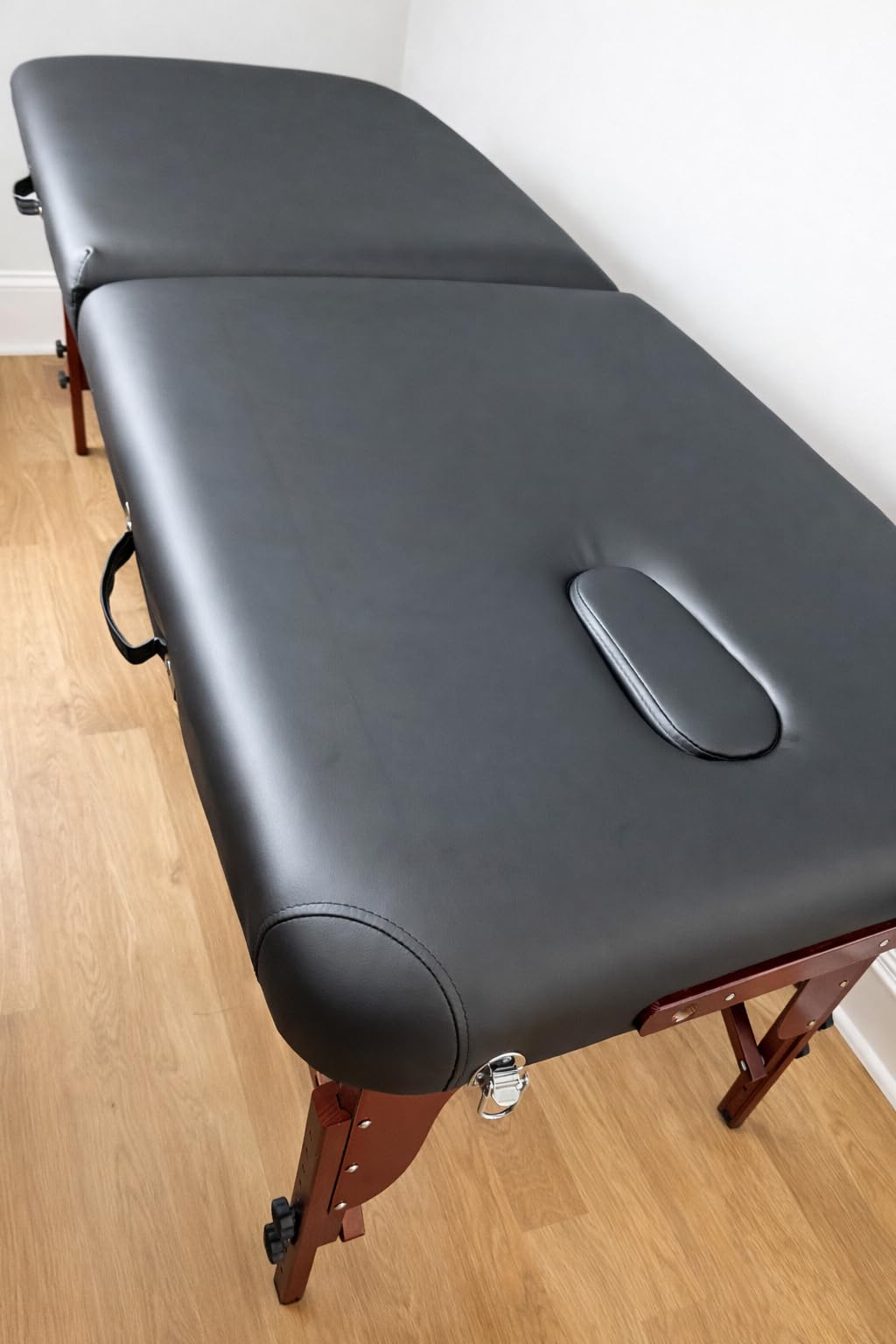 Giantex Portable Massage Table 84 Inch, Folding Lash Bed with Premium Foam & Beech Wood Legs, Professional Spa Salon Bed with Face Cradle & Carrying Case for Beauty Tattoo Eyelash, Hold up to 1000 LBS customer photo 1