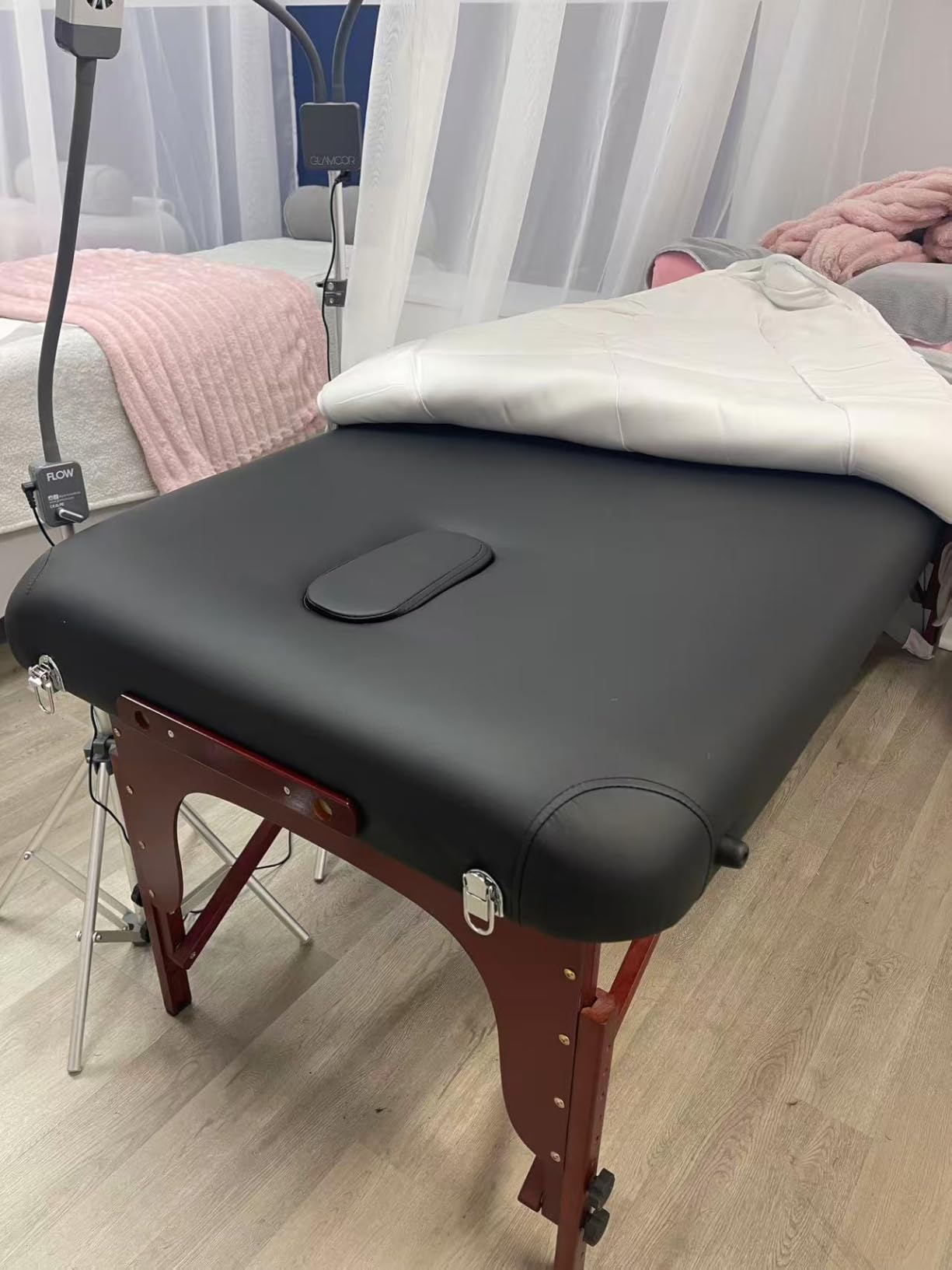 Giantex Portable Massage Table 84 Inch, Folding Lash Bed with Premium Foam & Beech Wood Legs, Professional Spa Salon Bed with Face Cradle & Carrying Case for Beauty Tattoo Eyelash, Hold up to 1000 LBS customer photo 2