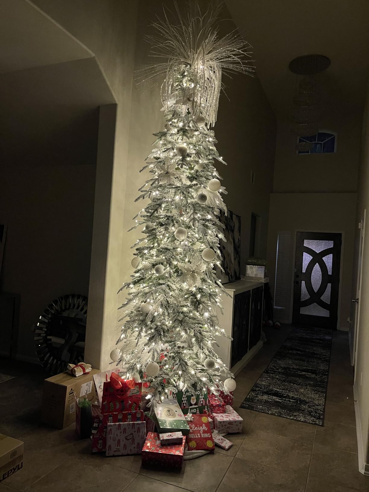 Glitzhome 7.5ft Prelit Christmas Tree, Artificial Christmas Tree with 350 Warm White Lights, Flocked Pencil Christmas Trees Chicago Frostwood Spruce with 1,211 PE&PVC Branch Tips, Sturdy Metal Stand customer photo 1