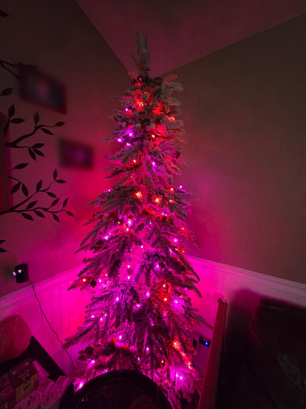 Glitzhome 7.5ft Prelit Christmas Tree, Artificial Christmas Tree with 350 Warm White Lights, Flocked Pencil Christmas Trees Chicago Frostwood Spruce with 1,211 PE&PVC Branch Tips, Sturdy Metal Stand customer photo 2