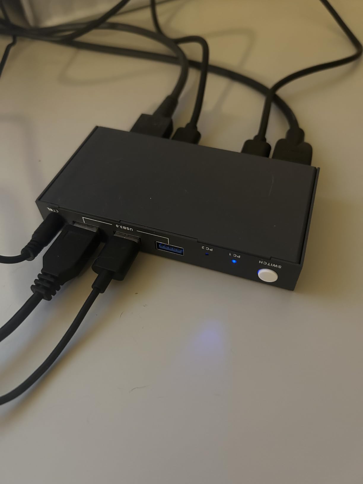 USB3.0 KVM Switch 2 Port HDMI, 4K@60Hz KVM Switch 1 Monitors 2 Computers with 3 USB3.0 Ports, HDMI KVM Switches for 2 PCs Share 1 Monitors and USB Devices, Support Button Switch, EDID customer photo 1