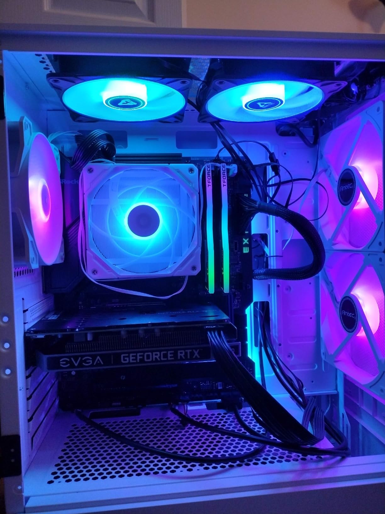 Intel Core i7-14700KF Gaming Desktop Processor 20 cores (8 P-cores + 12 E-cores) - Unlocked customer photo 1