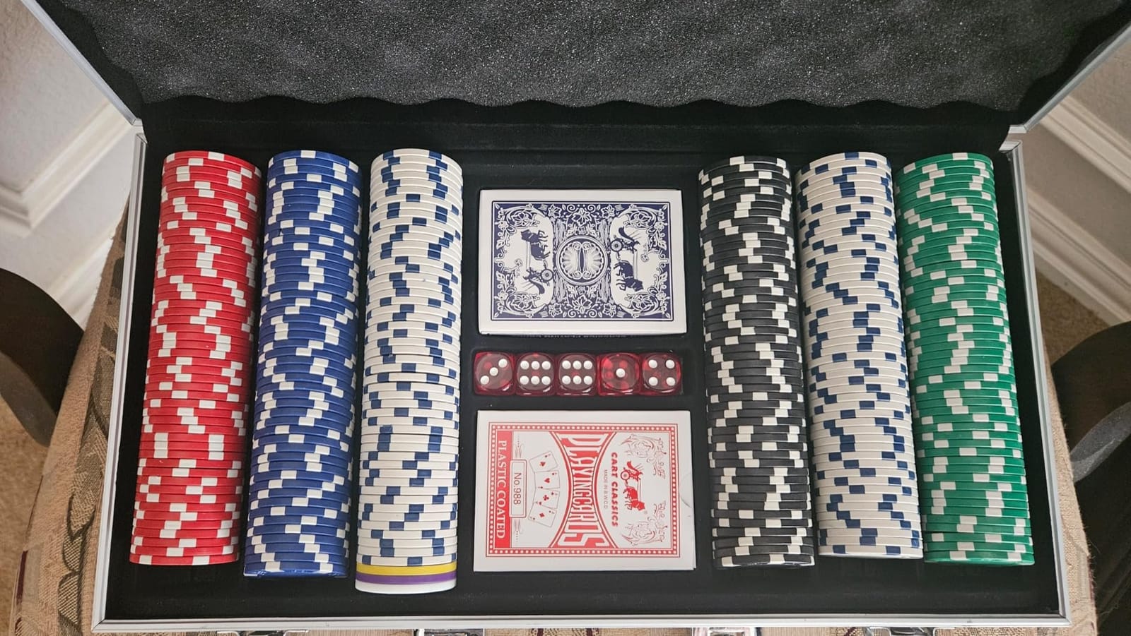 Boyzhood Poker Chips, 300 Pcs Poker Set with Aluminum Travel Case, 11.5 Gram Poker Chips Set for Texas Hold'em Blackjack Gambling customer photo 1