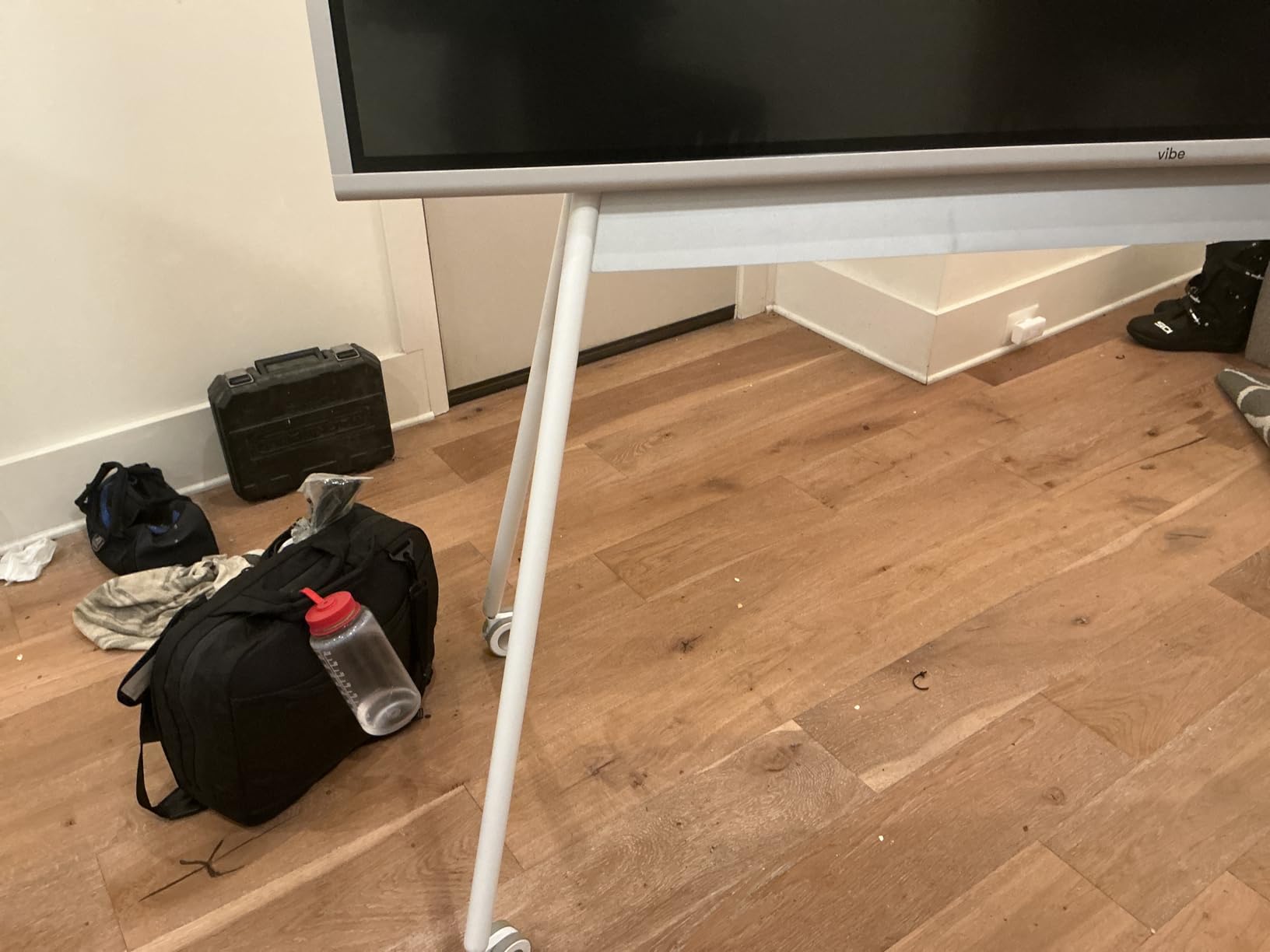 Vibe S1 75 Inch All-in-One Smart Board, 250+Apps, 4K UHD, Conference Device | Chrome OS, Interactive Touchscreen Display customer photo 2