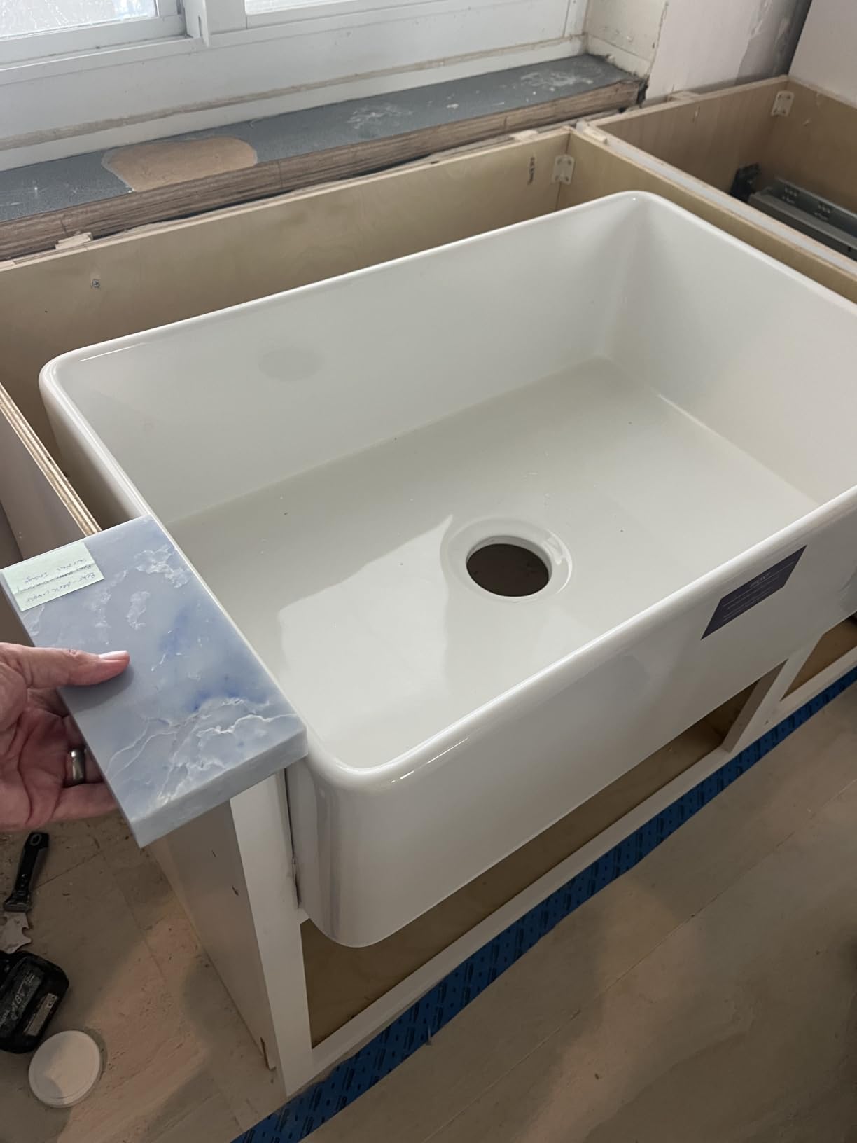 TUKTUK White Farmhouse Sink 33X20 Fireclay Farm Sink for Kitchen Apron Undermount Kitchen Sink Single Bowl Big Capacity Deep Drop-in Modern Kitchen Sink with Luxury Bottom Grid & Strainer Drain customer photo 2