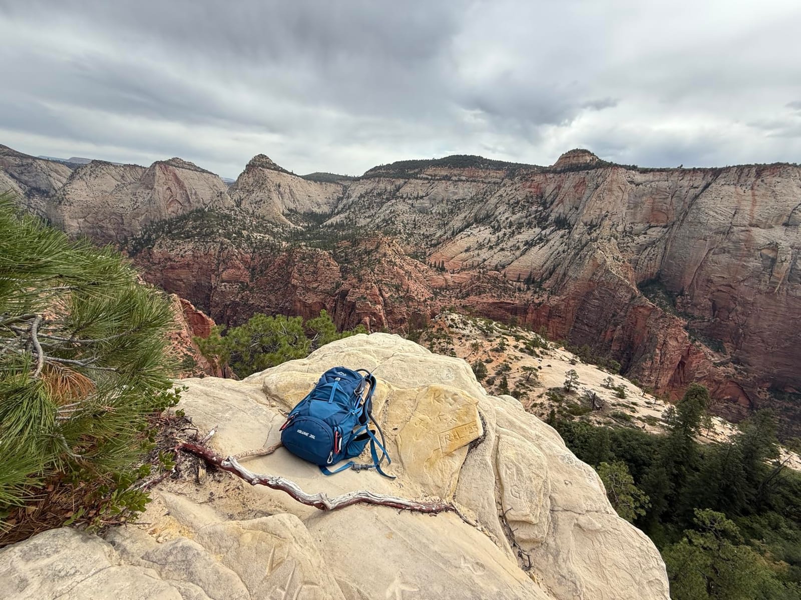 IX INOXTO Hiking Backpack, 26L/40L Waterproof Hiking Daypack with 3L Water Bladder and Rain Cover, Khaki customer photo 2