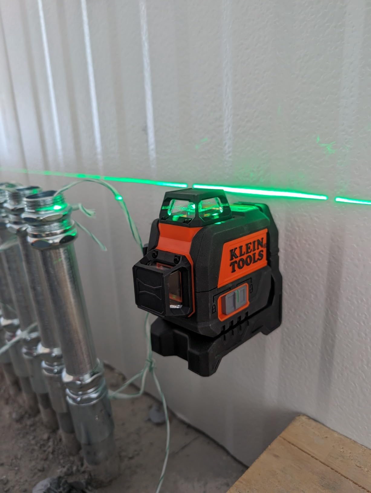 Klein Tools 93CPLG Compact Self-Leveling Laser Level, Bright Green Cross Line 360-Degree Laser Planes customer photo 1