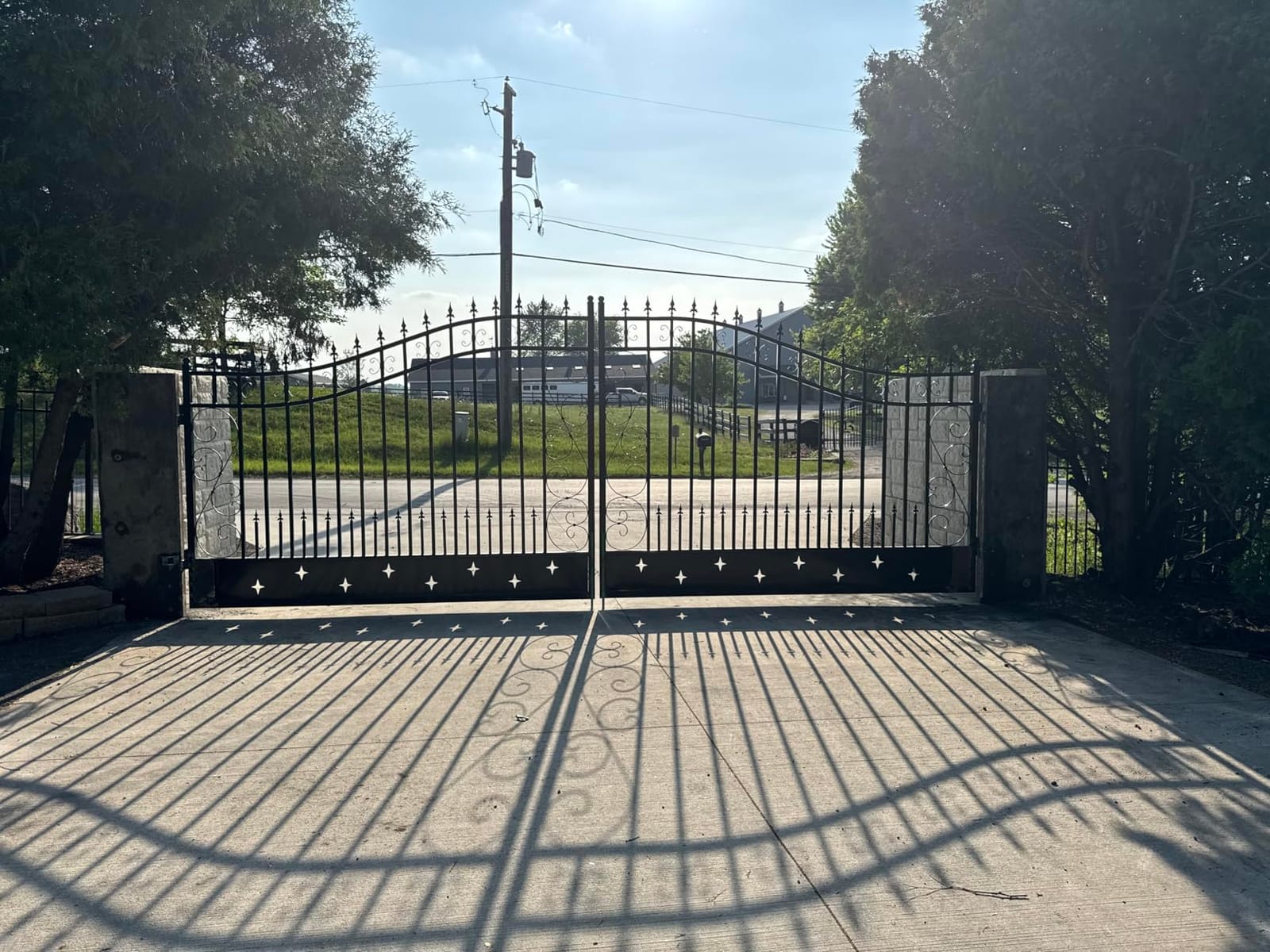 Chery Industrial 20×8 FT Outdoor Dual Swing Driveway Gate with Deer Pattern | Galvanized Steel Outdoor Security Gate, Weatherproof Entrance Gate for Yard Patio Manor Commercial Use customer photo 2