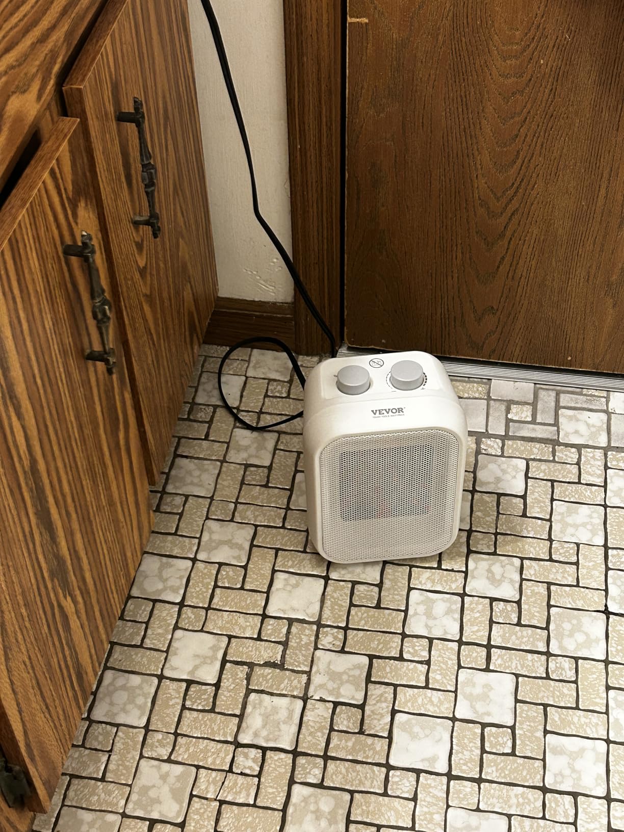 VEVOR Portable Electric Space Heater with Thermostat, 1000W/1500W 2-Level Adjustable Quiet Ceramic Heater Fan, 9 in Tip-Over Shutdown Flame-Retardant PP Small Heaters for Office Room Desk Indoor Use customer photo 1