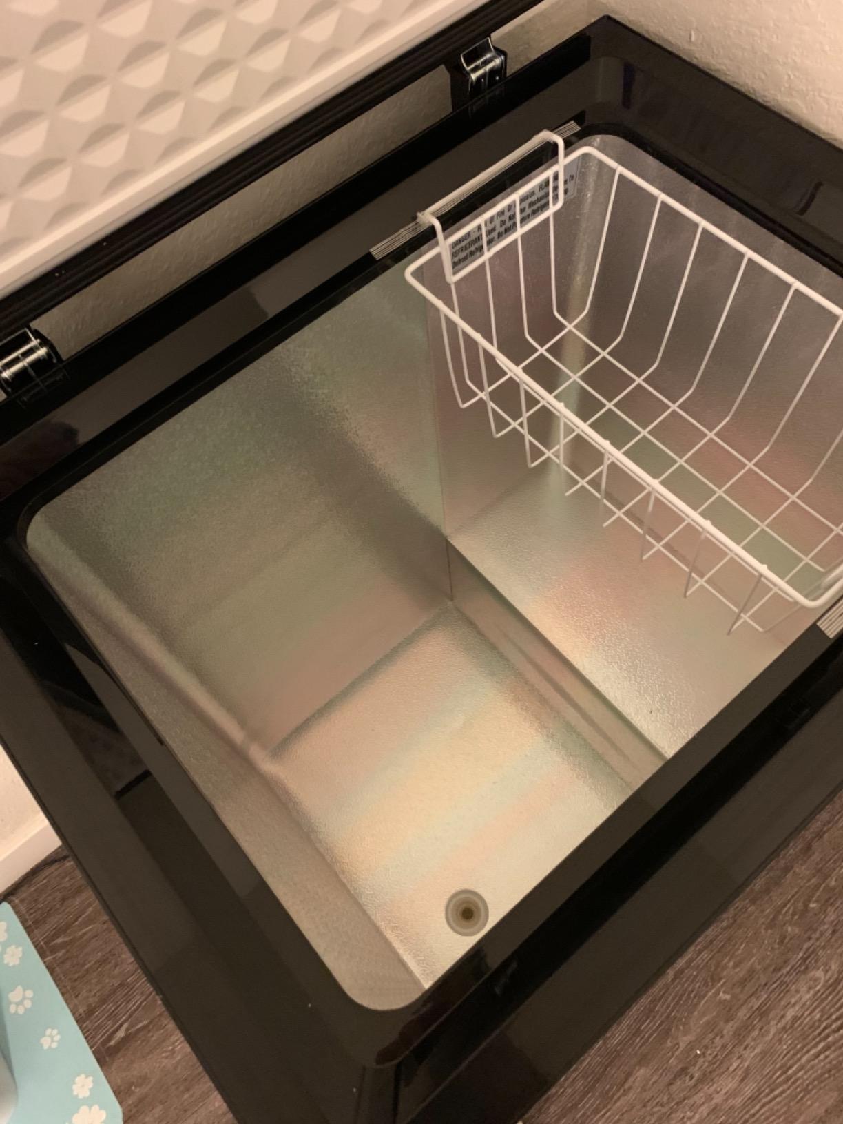 Kismile 3.2 Cubic Feet Chest Freezer with 2 Removable Basket Free Standing Top Open Door Compact Freezer with Adjustable Temperature for Home/Kitchen/Office/Bar customer photo 2