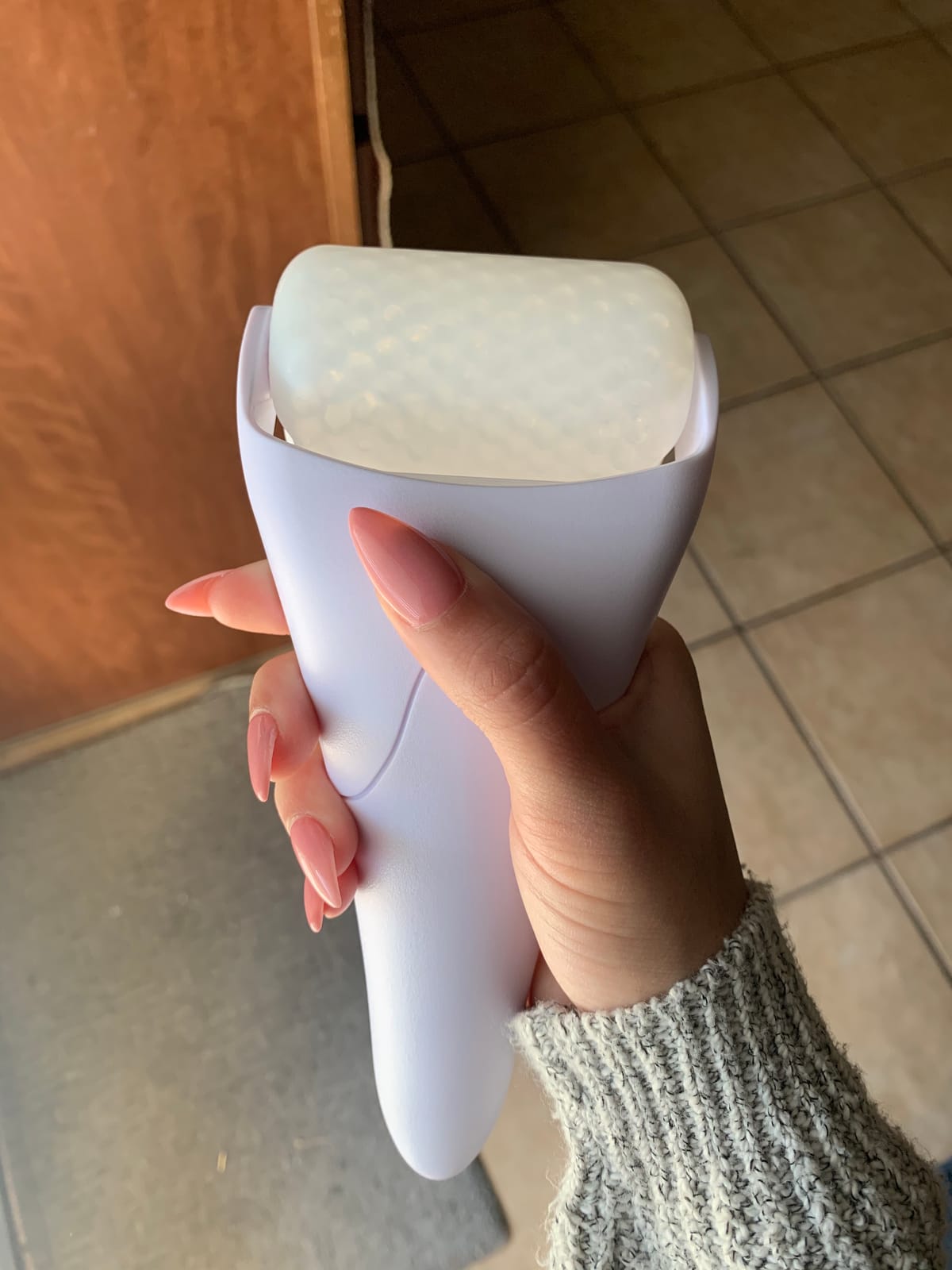 Fronnor Ice Roller for Face, Eyes, Facial Massager Tool, Soothing Skin Care Tool, Cooling Skincare Device for Puffiness, At-Home Spa Gift for Women customer photo 1