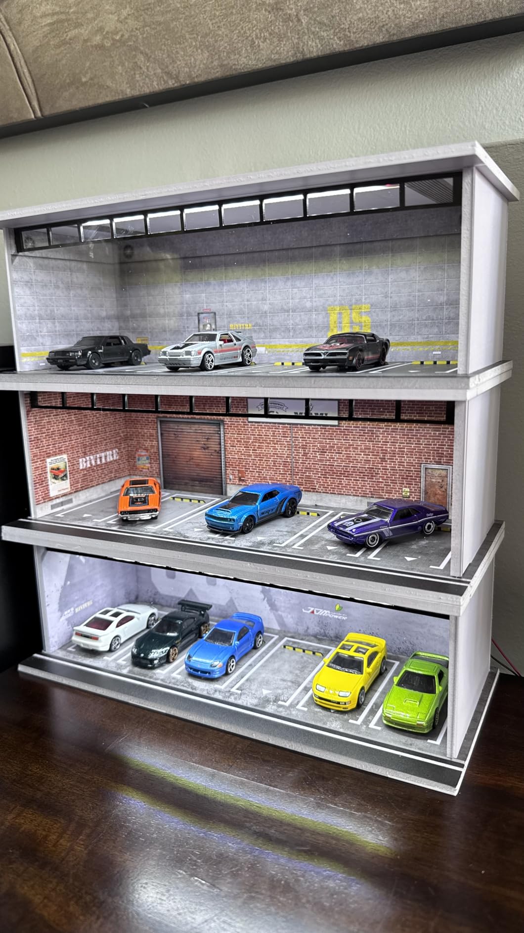 Bivitre 1/64 Diorama Display Case with LED Lights for 1/64 Scale Model Car, Stackable Garage Compatible with Hot Wheels Matchbox Mini GT Diecast Cars customer photo 1