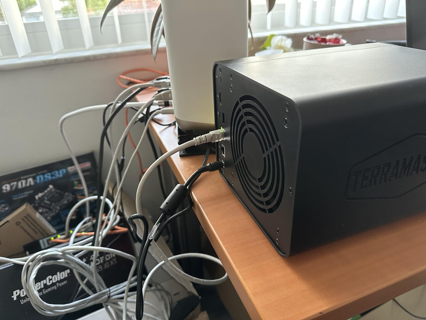 TerraMaster F4-424 Pro NAS Storage - 4-Bay Core i3-N305 8-Core 8-Thread CPU, 32GB DDR5 RAM, 2.5GbE Port x 2 (Diskless) customer photo 1