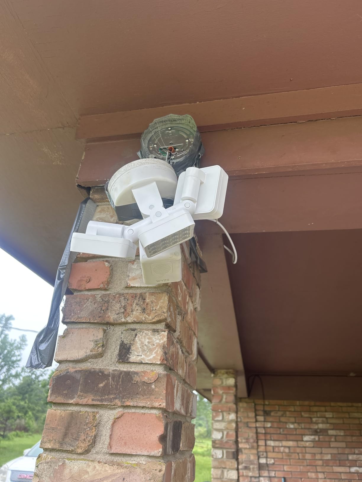 WYZE Floodlight Camera Pro, 3000-Lumen LEDs, 180° Wide View, 2K HD Outdoor Security Camera, Motion Detection, 105dB Siren, Cloud & Local Storage, Color Night Vision, Wired (Renewed) customer photo 2