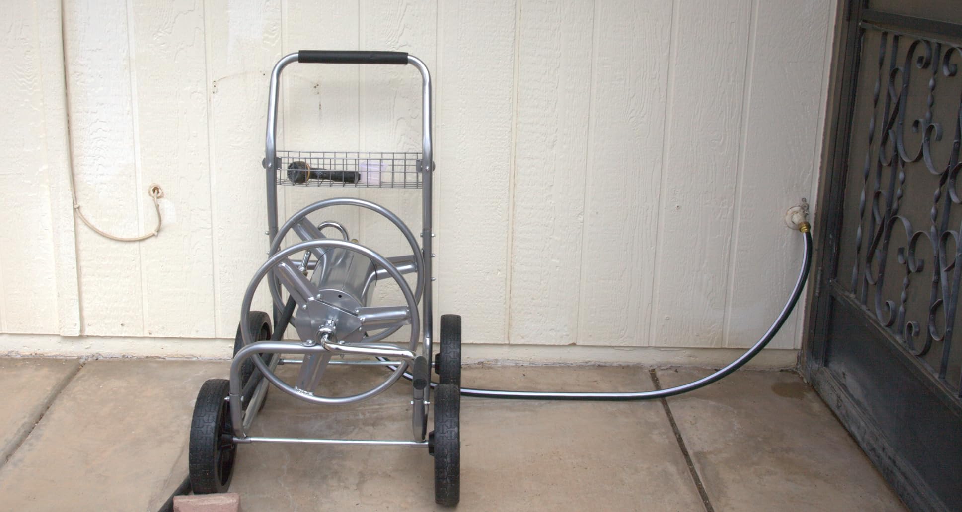 VEVOR Hose Reel Cart, Hold Up to 250 ft of 5/8'' Hose, Garden Water Hose Carts Mobile Tools with 4 Wheels, Heavy Duty Powder-Coated Steel Outdoor Planting with Storage Basket customer photo 1