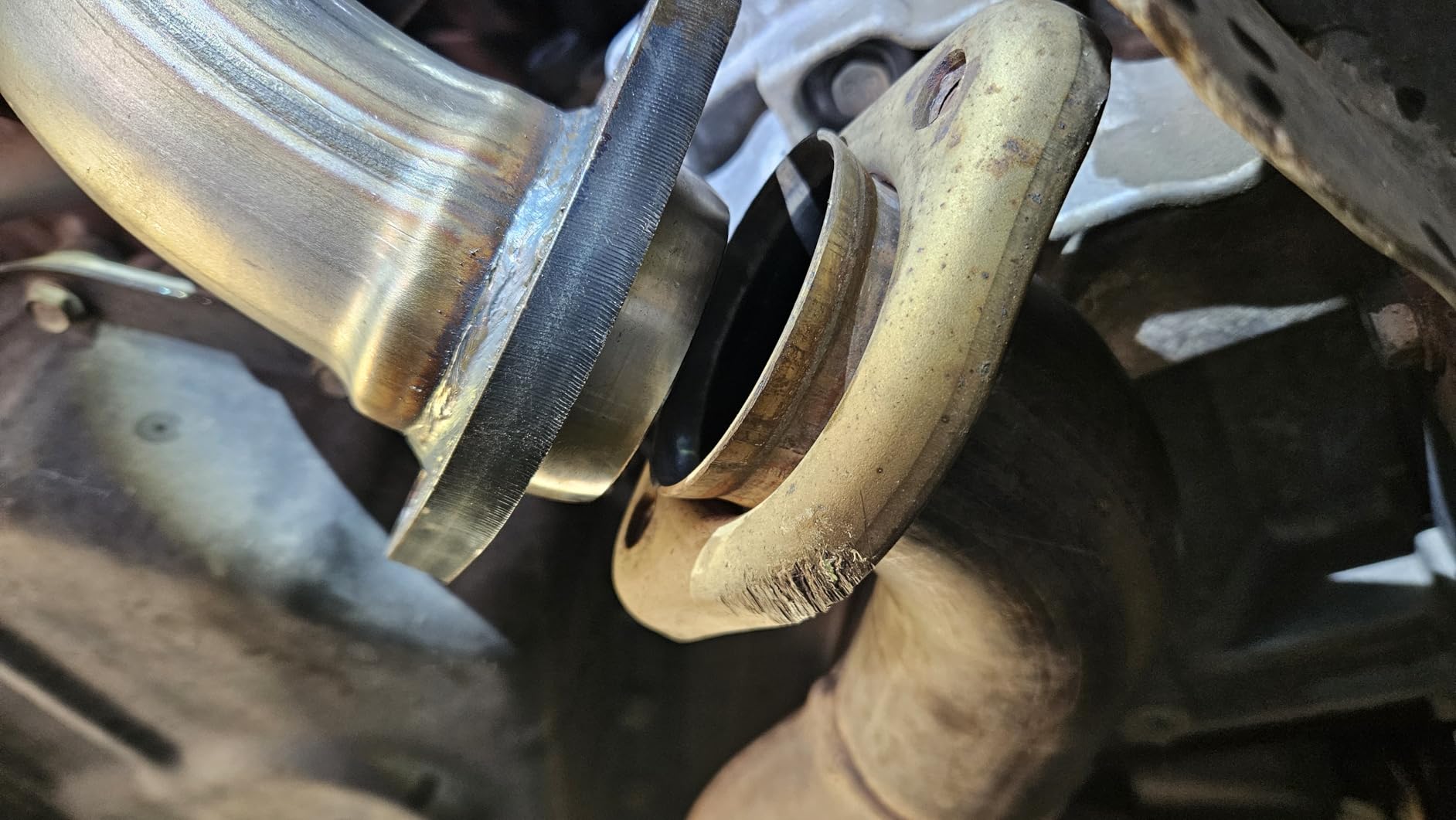 A-Premium Rear Catalytic Converter, E.P.A Compliant | Compatible with Dodge Grand Caravan 11-19, Journey, Avenger, Chrysler Town & Country, 200, Volkswagen Routan, Ram C/V, 3.6L customer photo 1