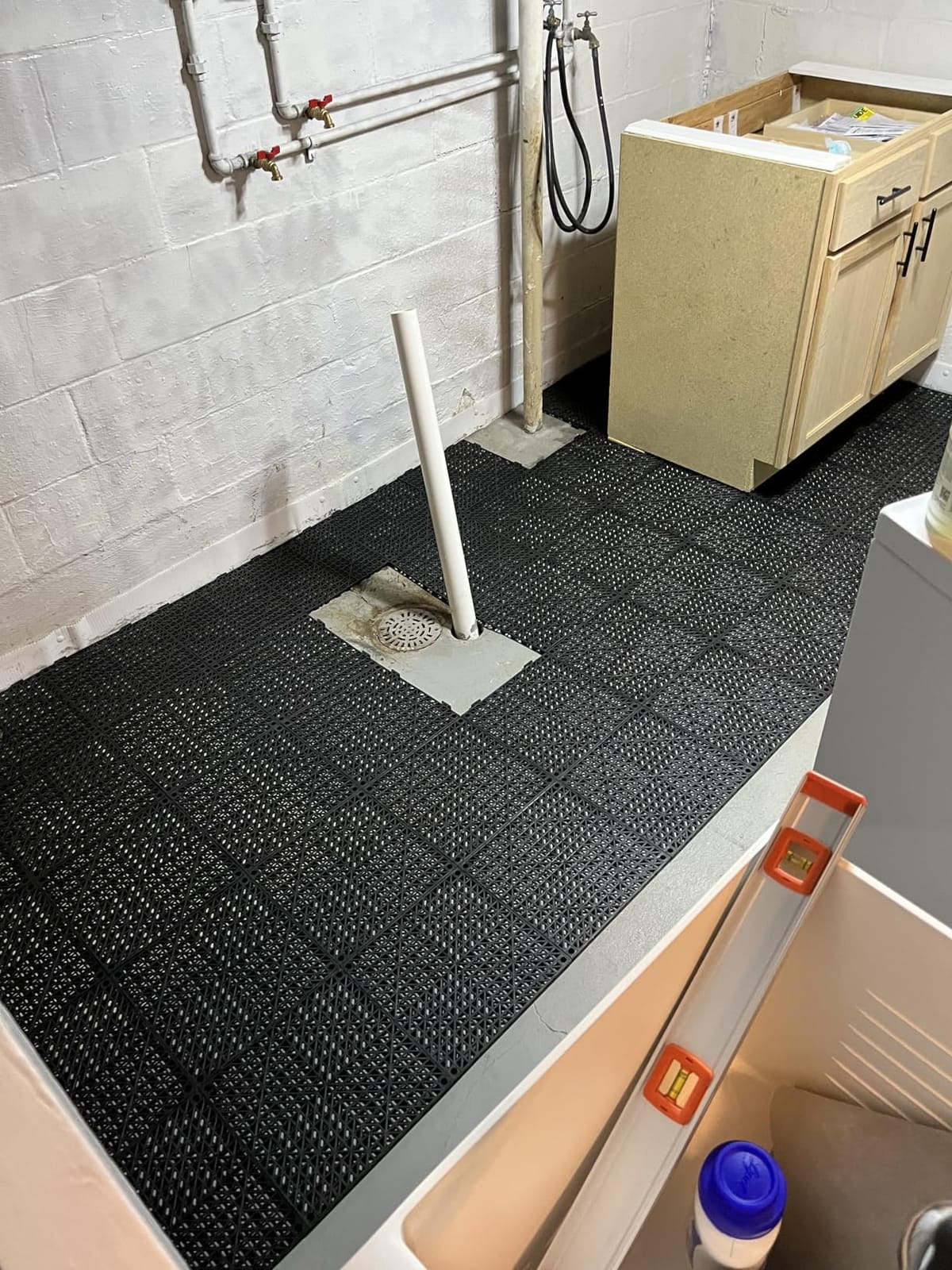 VEVOR Interlocking Tile 55PCS Black, Drainage Tiles 12 x 12 Splicing, Soft PVC Interlocking Drainage Floor Tiles, Non-Slip Drainage Holes for Restroom, Bathroom, Kitchen, Pool, Wet Areas customer photo 2
