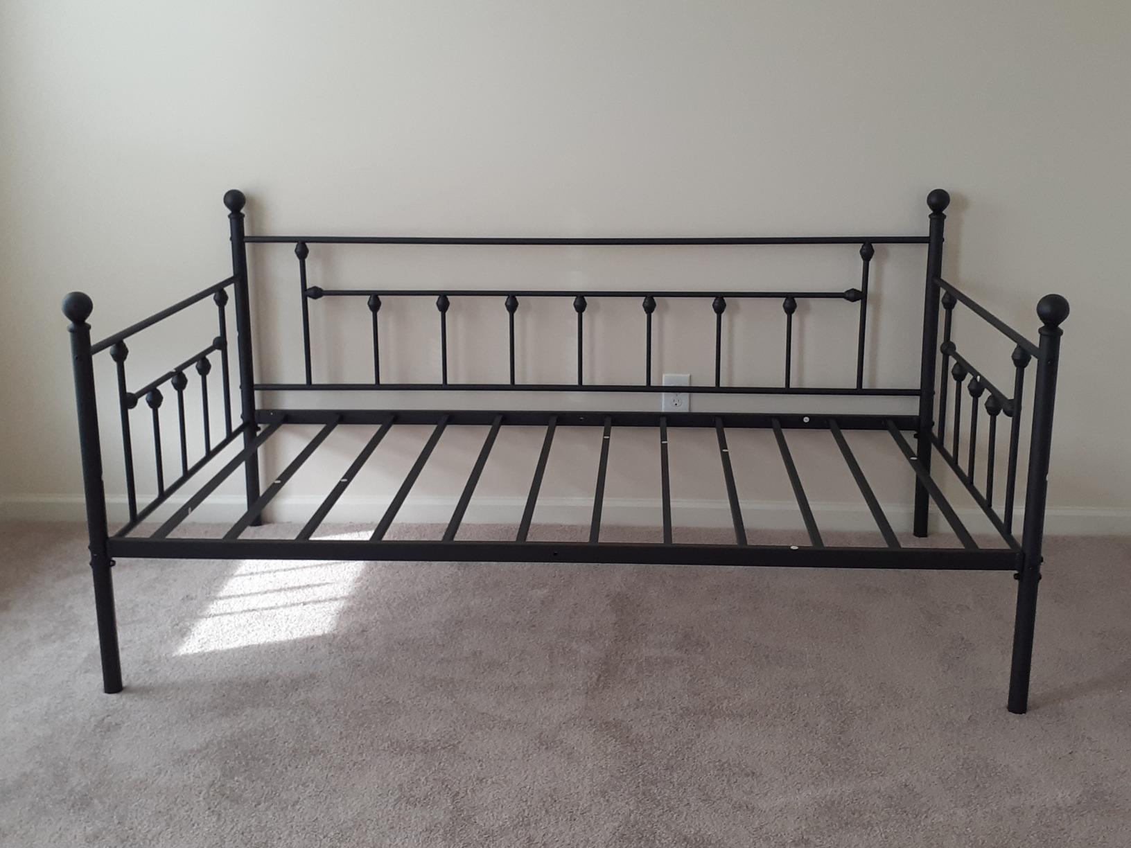 VECELO Daybed Frame, Twin Size Metal Platform Bed with Headboard, Heavy Duty Steel Slats Support for Living Room Bedroom Guest Room, Easy Assembly customer photo 1