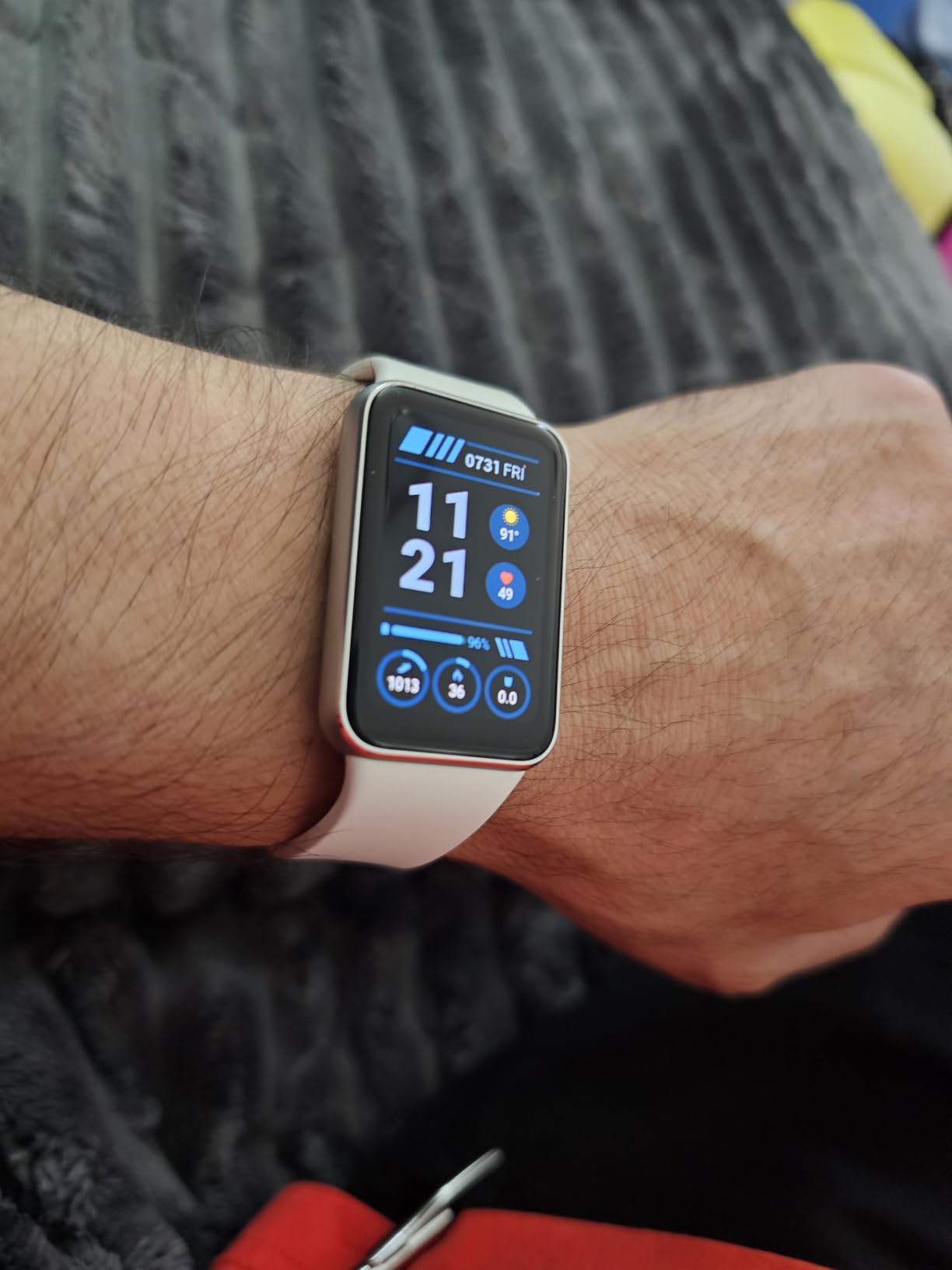 SAMSUNG Galaxy FIT 3 [2024] 1.6 inch AMOLED Display | 14 Days Battery Life | 100+ Watchfaces | 100+ Exercise Modes | International Model - (Gray) customer photo 2