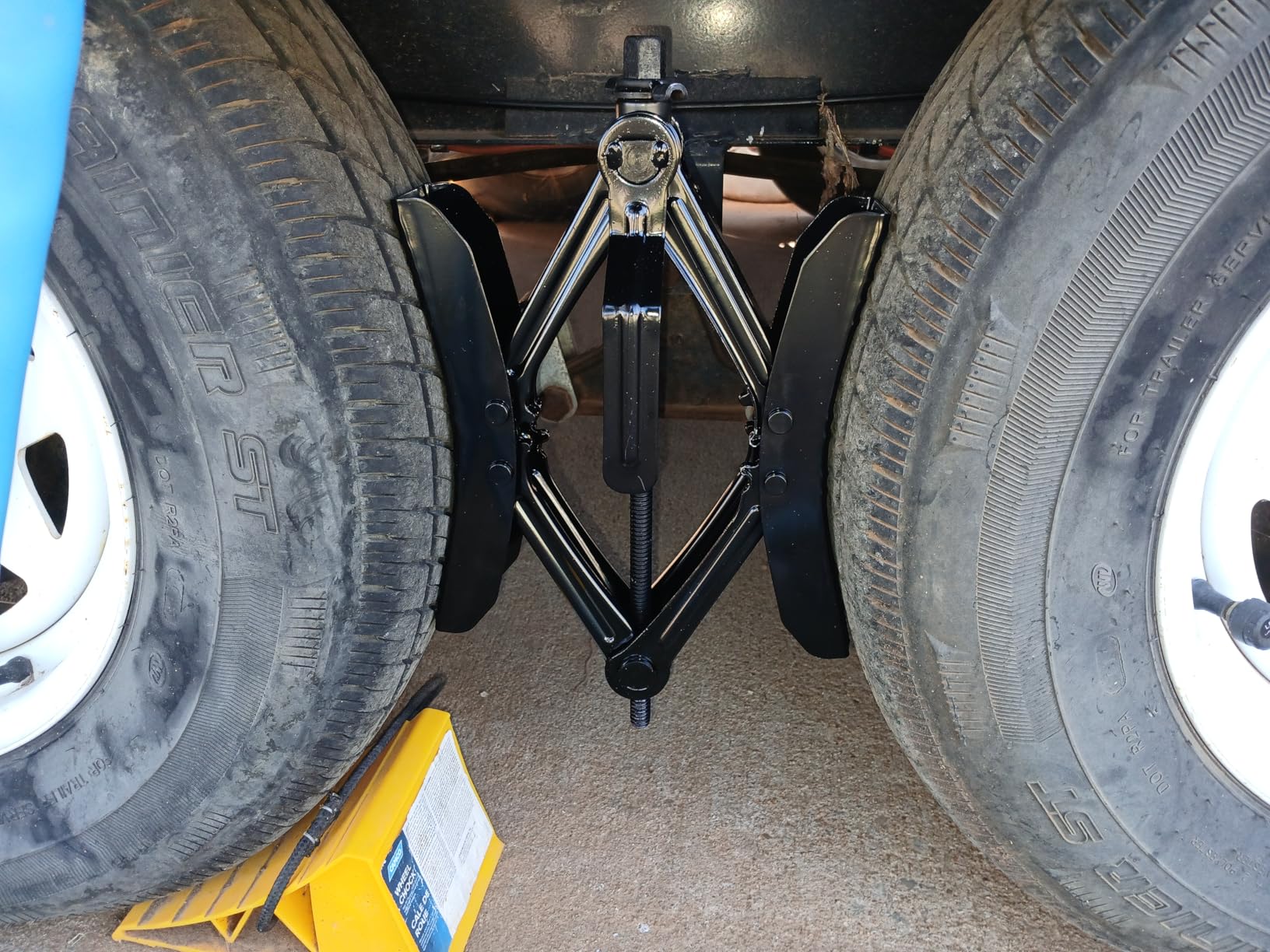 2Pcs Camper Wheel Chock Stabilizer, X Chocks for Travel Trailer | Heavy Duty RV Wheel Chocks with Ratchet And Socket for 3.5