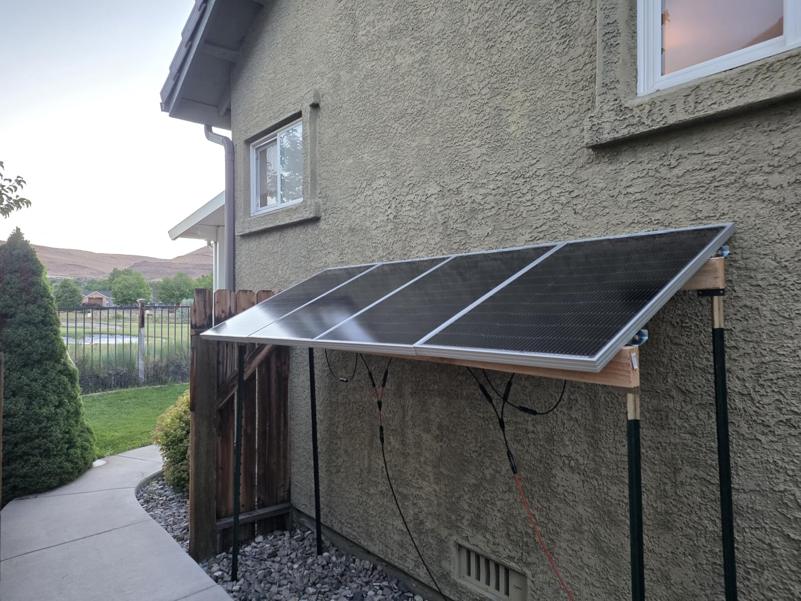 ECO-WORTHY 400W Solar Panels N-Type 4pcs 100 Watt 18V Monocrystalline | IP68 Waterproof, 16BB, Perfect for Off Grid PV Power for Home, Camping, Boat, Shed Farm, RV,12V/24V battery customer photo 2