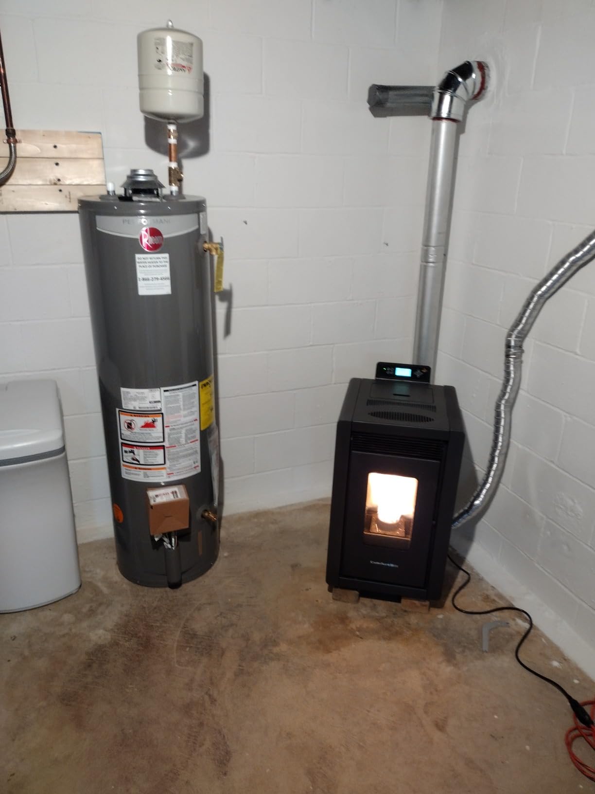Generic Comfortbilt Small Mini Pellet Stove HP 40 1,500 ft² 25 LB Hopper Apline Series, Black customer photo 2