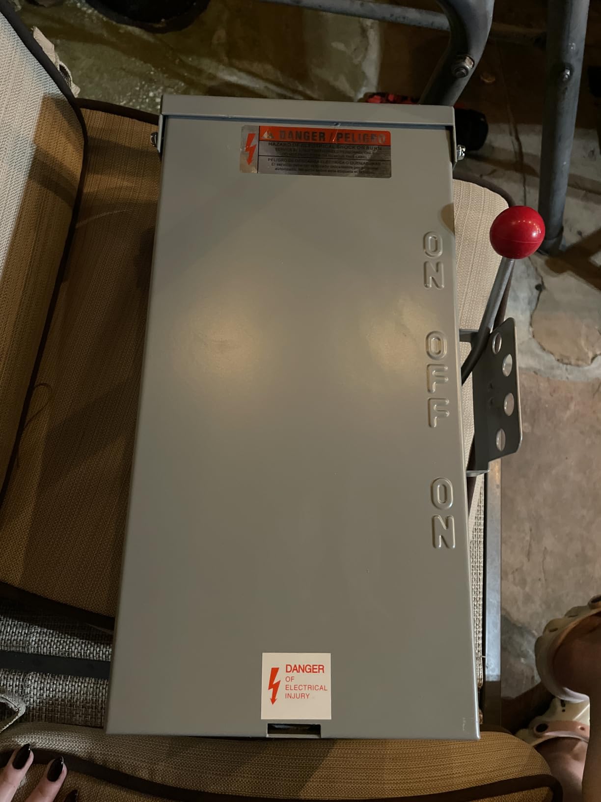 100A Generator Transfer Switch, 24000W General-Duty Double-Throw Safety Switch, 120/240-Volt Transfer Switches, Manual Transfer Switches, NEMA 3R Standards for Outdoor and Indoor customer photo 1
