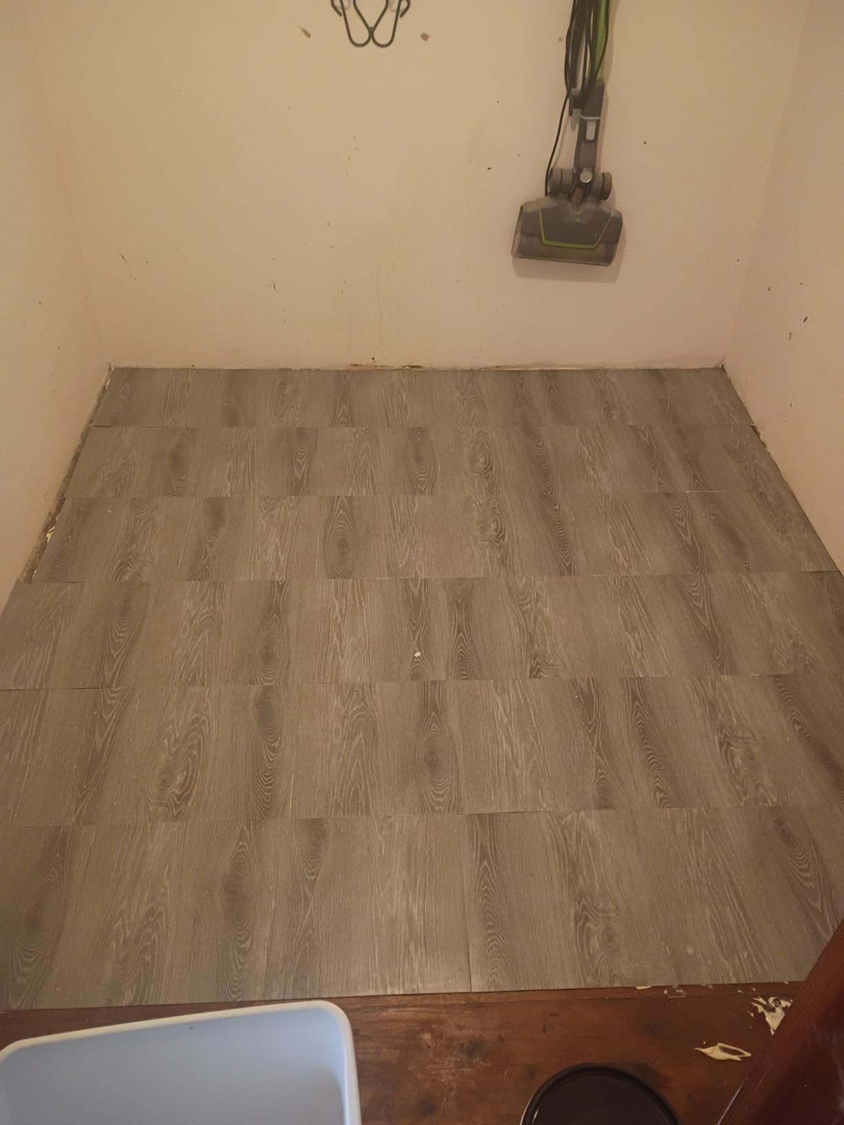 AKOLAFE 40 Sheet Vinyl Flooring 12 x 12 Peel and Stick Floor Tile Waterproof Clearance Vinyl Floor Tiles Wood Grey Self Adhesive Floor Tiles Sticky Laminate Flooring for Bathroom Kitchen Basement RV customer photo 1
