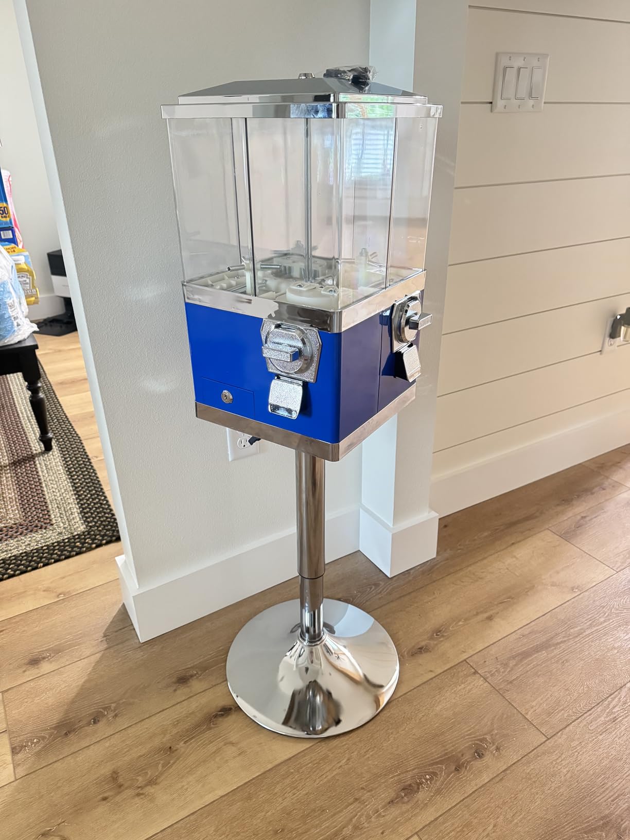 VEVOR Commercial Vending Machine, Triple Compartment Candy Dispenser with Iron Stand, Gumball and Candy Machine for Business, Coin Operated Gumball Bank for Toy Capsules Bouncy Balls Candy Nut, Yellow customer photo 2