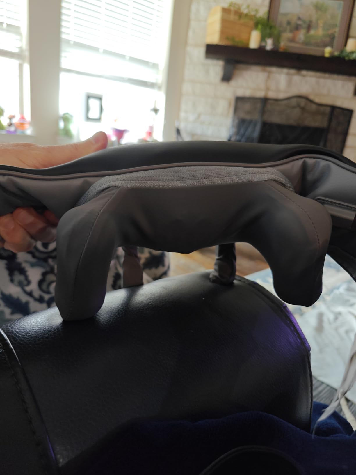 COMFIER Cordless Neck and Shoulder Massager with Heat, Wearable 4D Shiatsu Deep Tissue Kneading for Desk Workers and Drivers, Hands-Free Straps, FSA Eligible HSA Gift, Midnight Black customer photo 1