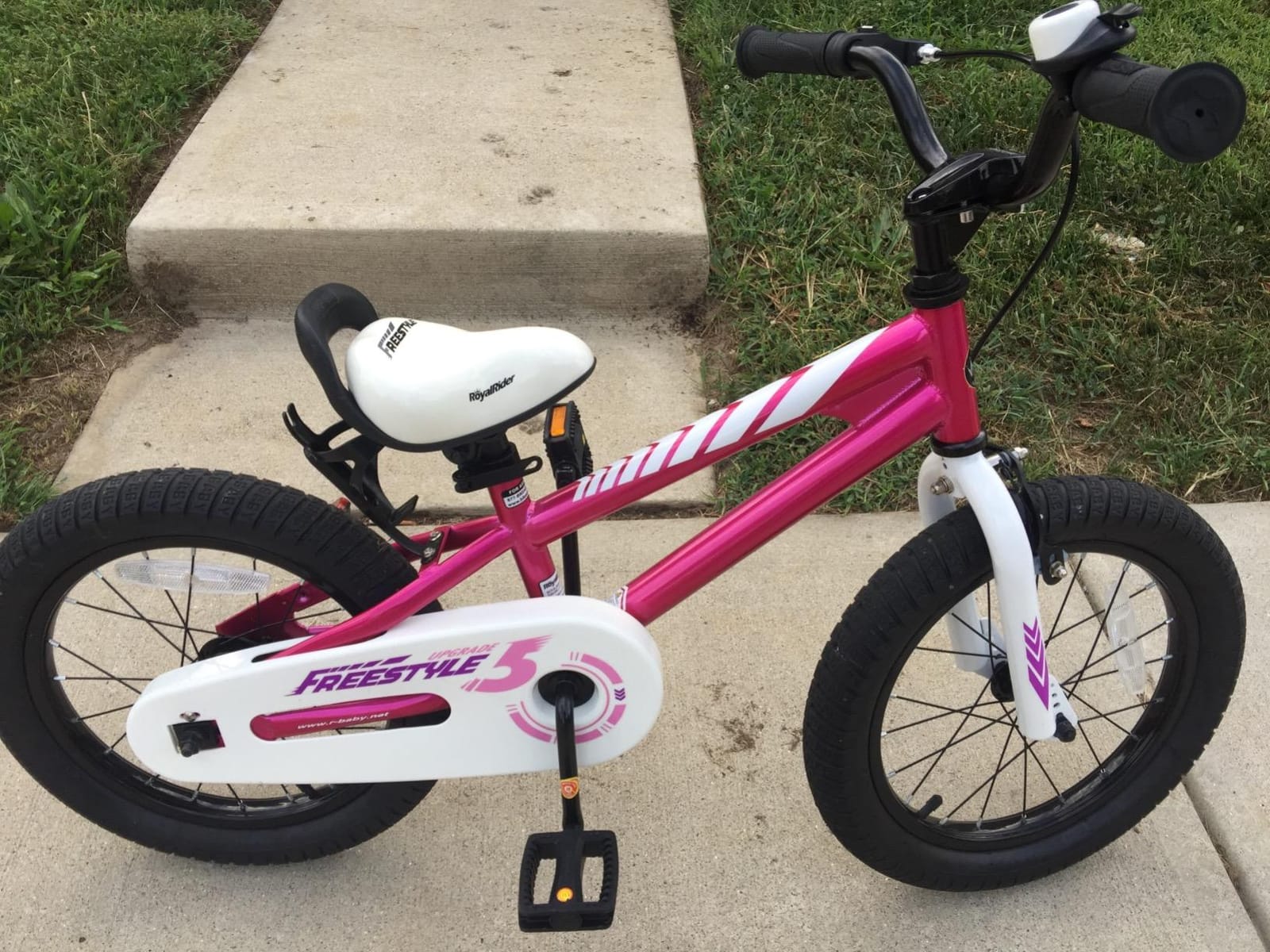 RoyalBaby EZ Kids Bike, Balance & Pedal, Safer for Beginners, 2-in-1 Easy Learning Bicycle, 12-20 Inch, Ages 2-12 Years customer photo 2