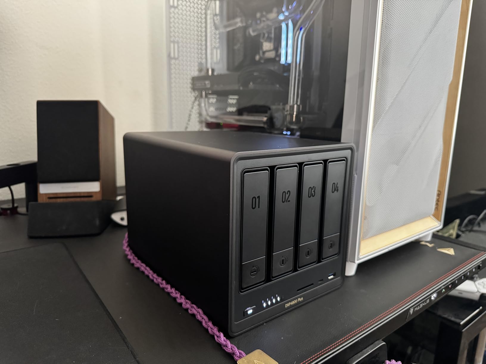 UGREEN NAS DXP4800 Plus 4-Bay NAS, Intel Pentium Gold 8505 5-Core CPU, 8GB DDR5 RAM, Built-in 128G SSD, 1x 10GbE, 1x 2.5GbE, 2x M.2 NVMe Slots, 4K HDMI (Diskless) customer photo 1