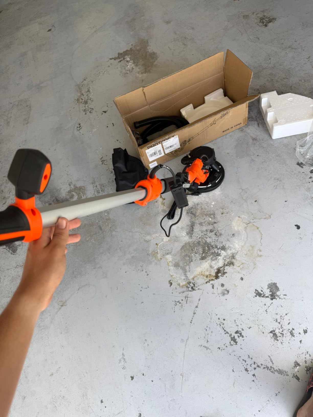 Drywall Sander, 1000W Popcorn Ceiling Removal Tool, Automatic Drywall Sander with Vacuum Dust Collection, LED Light, 6 Variable Speed 800-2200RPM, Foldable & Extendable Handle, 15Pcs Sanding Discs customer photo 2