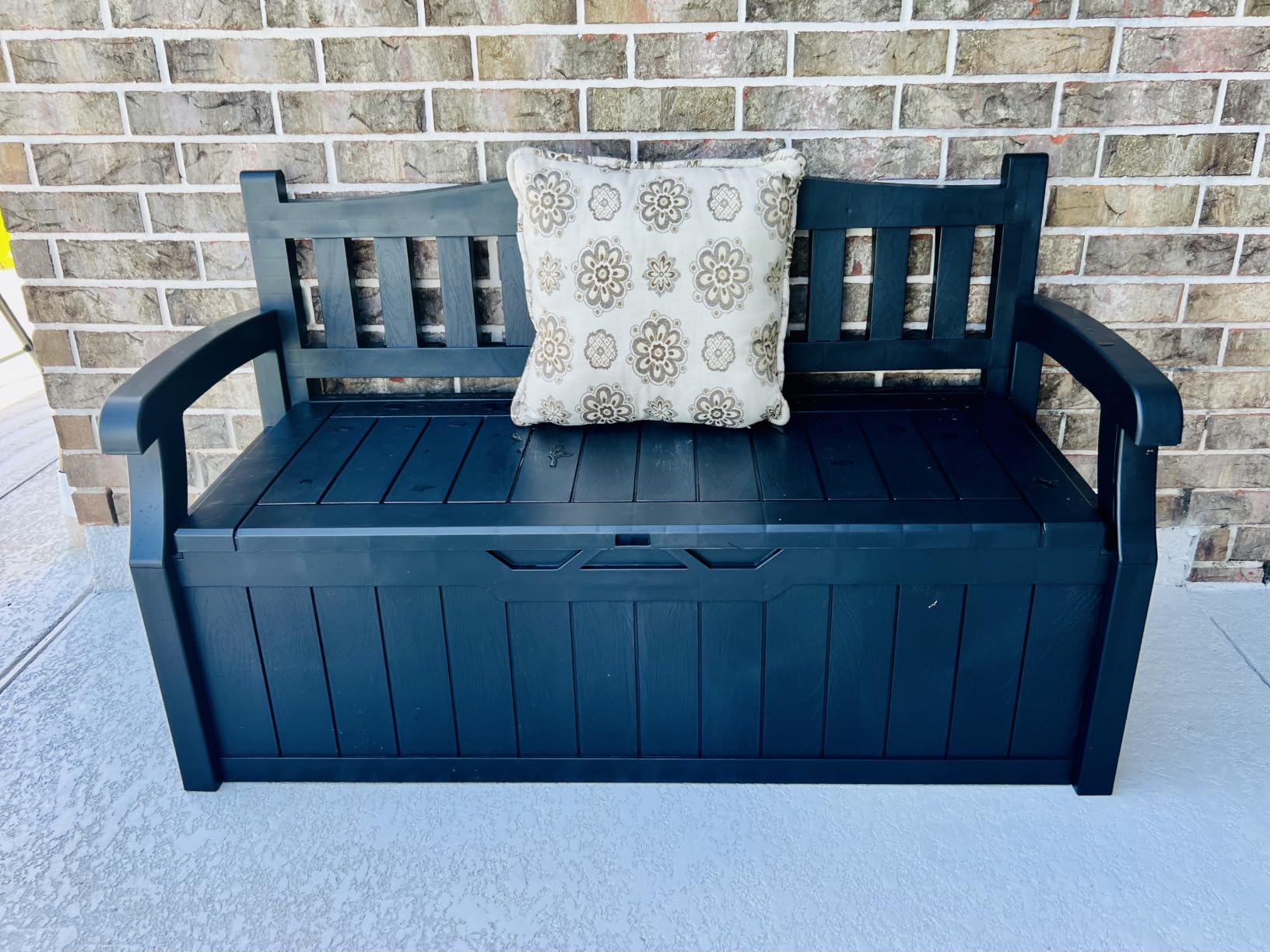 Greesum 80 Gallon Storage Bench Outdoor Deck Box with Armrest, Patio Furniture,Lockable, Waterproof and UV Resistant, Suitable for Garden, Pool, Black customer photo 1