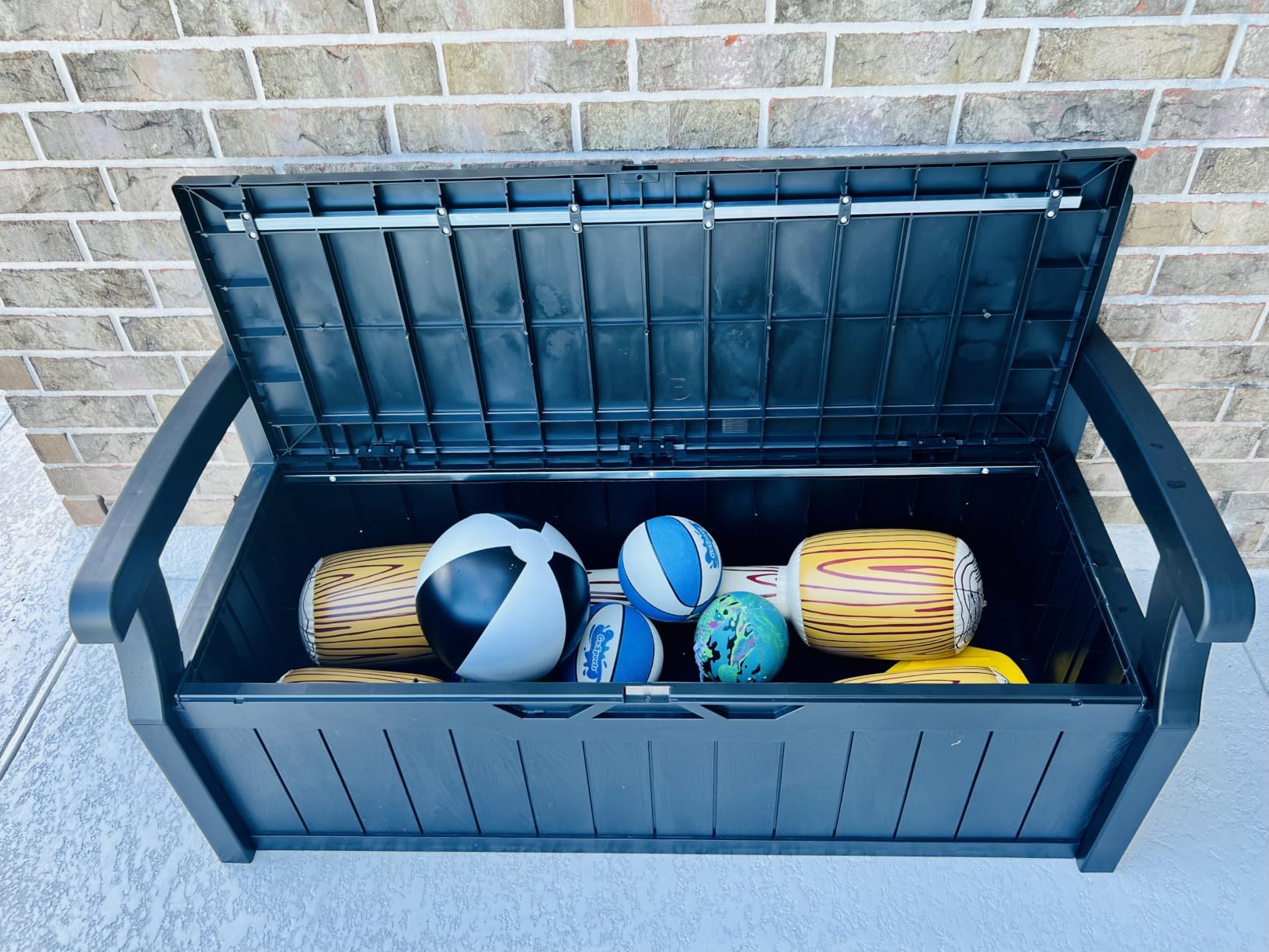 Greesum 80 Gallon Storage Bench Outdoor Deck Box with Armrest, Patio Furniture,Lockable, Waterproof and UV Resistant, Suitable for Garden, Pool, Black customer photo 2