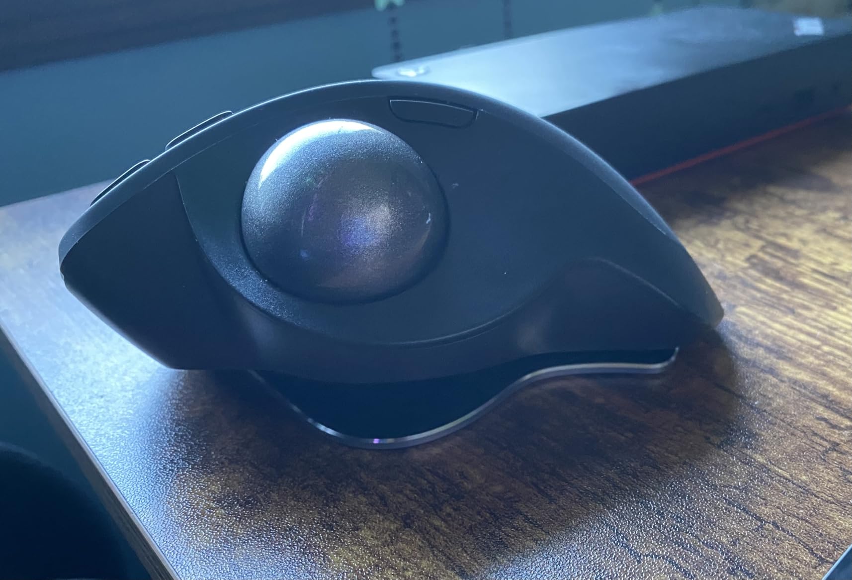 Logitech MX Ergo S Advanced Wireless Trackball Mouse USB C - Graphite | Advanced ergonomic design, rechargeable battery, Bluetooth and encrypted dongle, 6 programmable buttons, PC/Mac compatible customer photo 2
