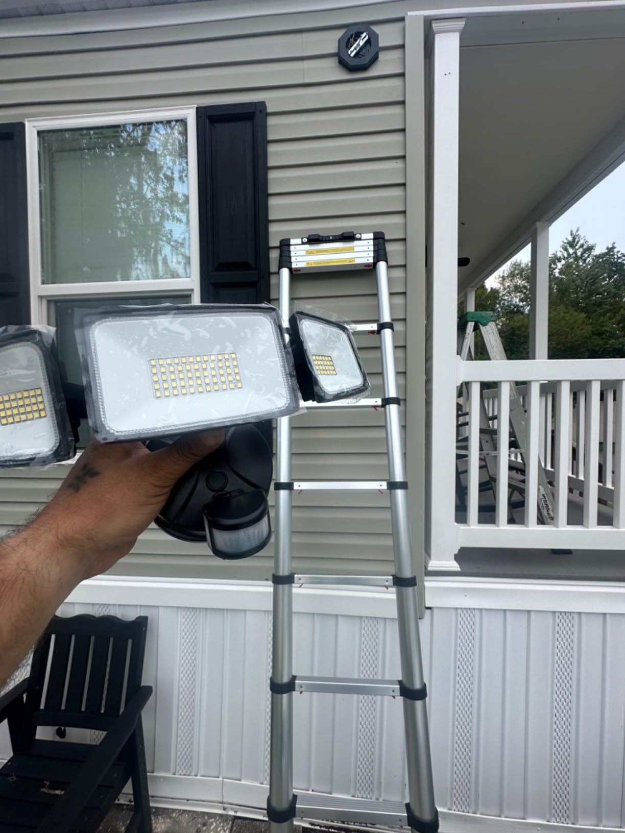 VEVOR Telescoping Ladder 10.5 FT Aluminum Extension Step Multi-Purpose | 375 LBS Capacity, One-Button Retraction, Collapsible & Portable Compact with Non-Slip Feet for Home, RV, Loft, ANSI Listed customer photo 1