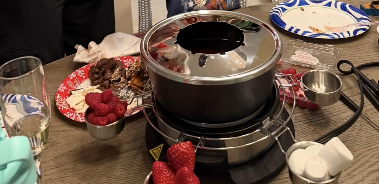 CUSIMAX Electric Fondue Pot, 2.1 Qt Non-Stick, 6 Cups, 8 Forks, 1300W with Temperature Control customer photo 2