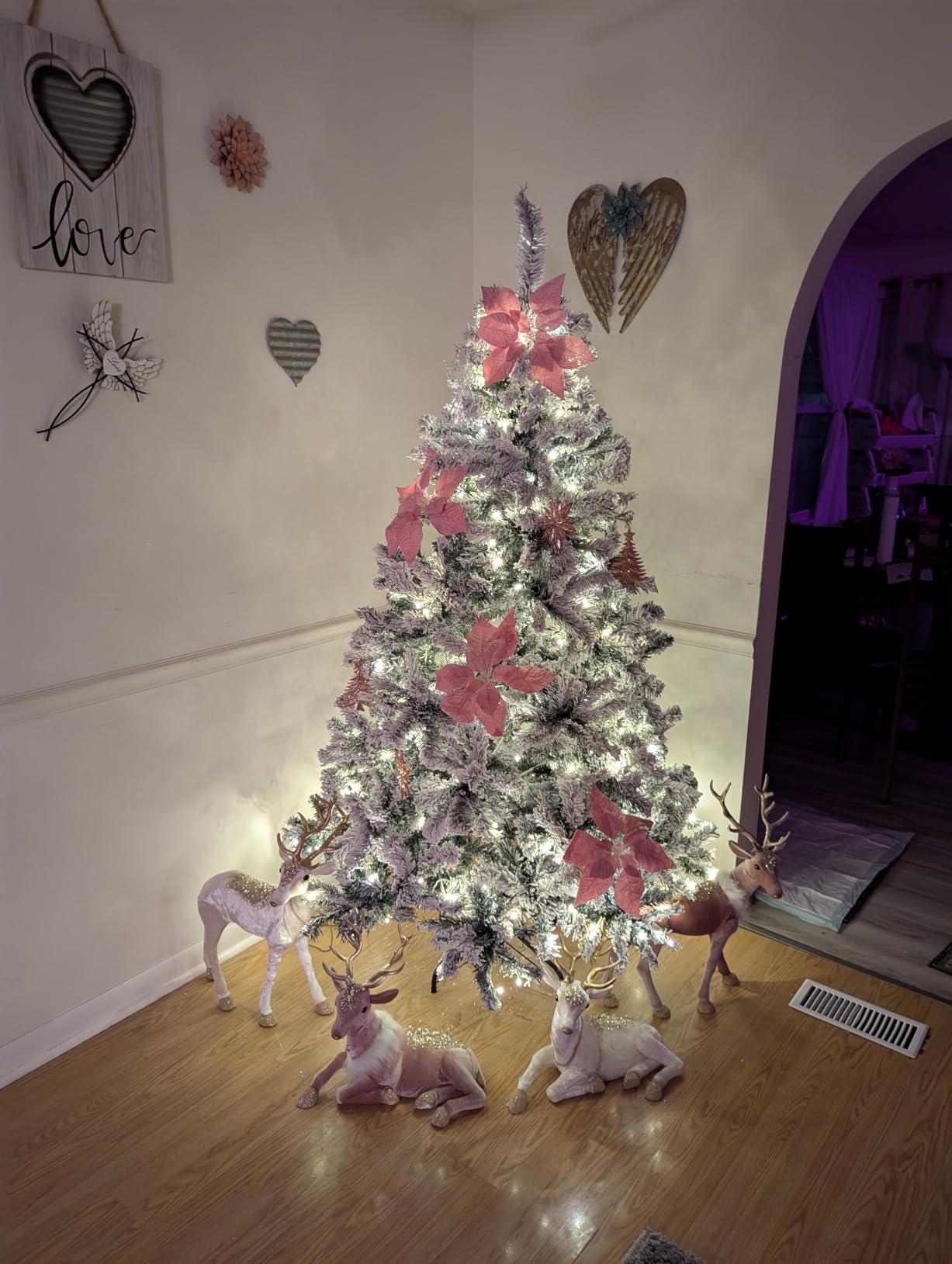 YITAHOME Pre-Lit Green Artificial Hinged Christmas Tree with Remote Control, 6ft Prelighted Spruce Xmas Tree for Home, Office, Party Decoration with 1000 Branch Tips and 250 Lights, Green customer photo 1